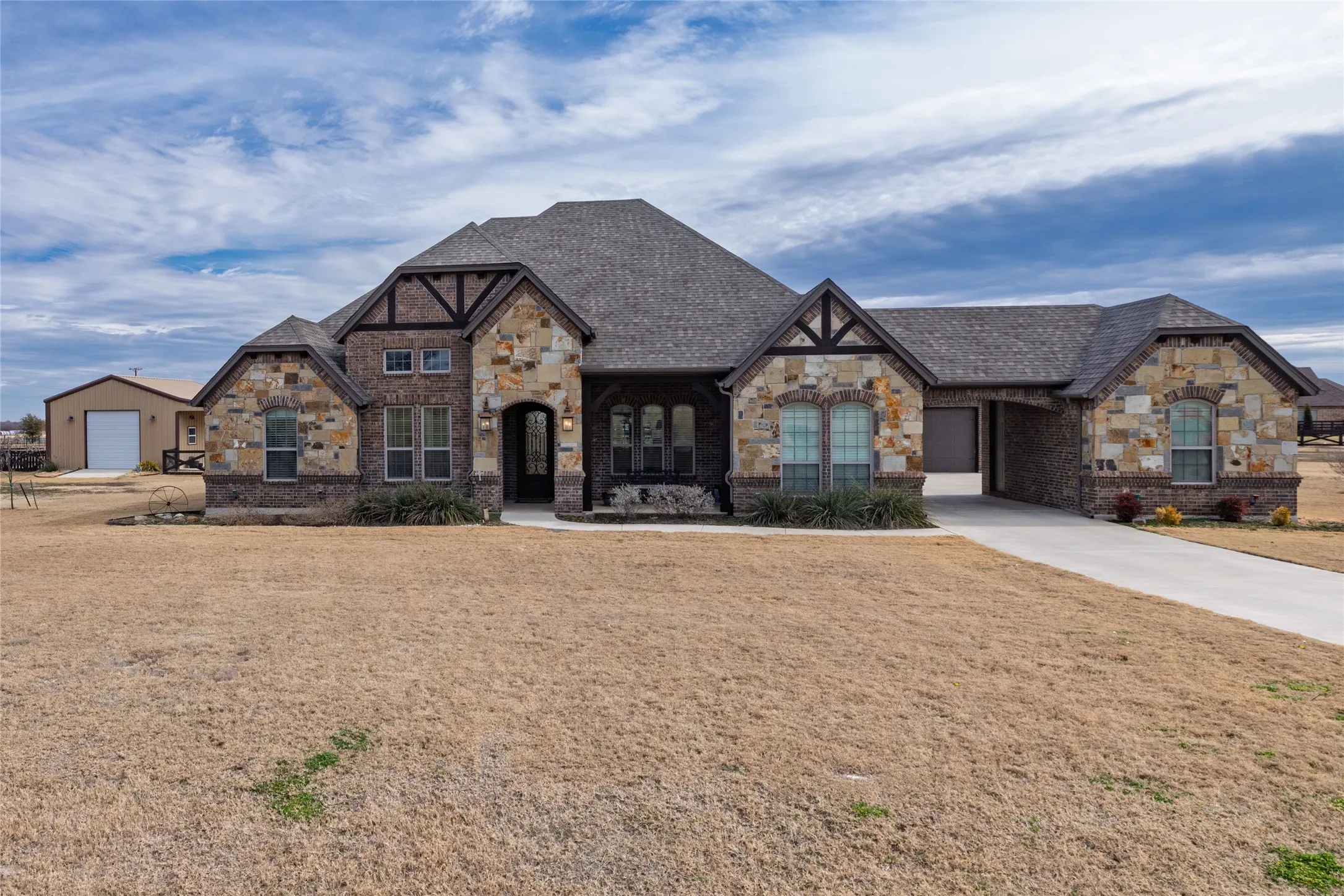 Single Family Residence For Sale in Denton County , 9111 Iron Mountain Trail, Justin, Texas 76247, 4 Bedroom, 3 Bathroom, 3 Garage spaces, 3,215 Sqft, built in 2017, Preowned, mls#21180323, Real Estate Agent in Justin, Homes For Sale in Denton county, Homes For Sale in Justin, Realtor in Justin Texas, Real Estate Brokerage Independent Realty Texas, Luminita Cordes Realtor