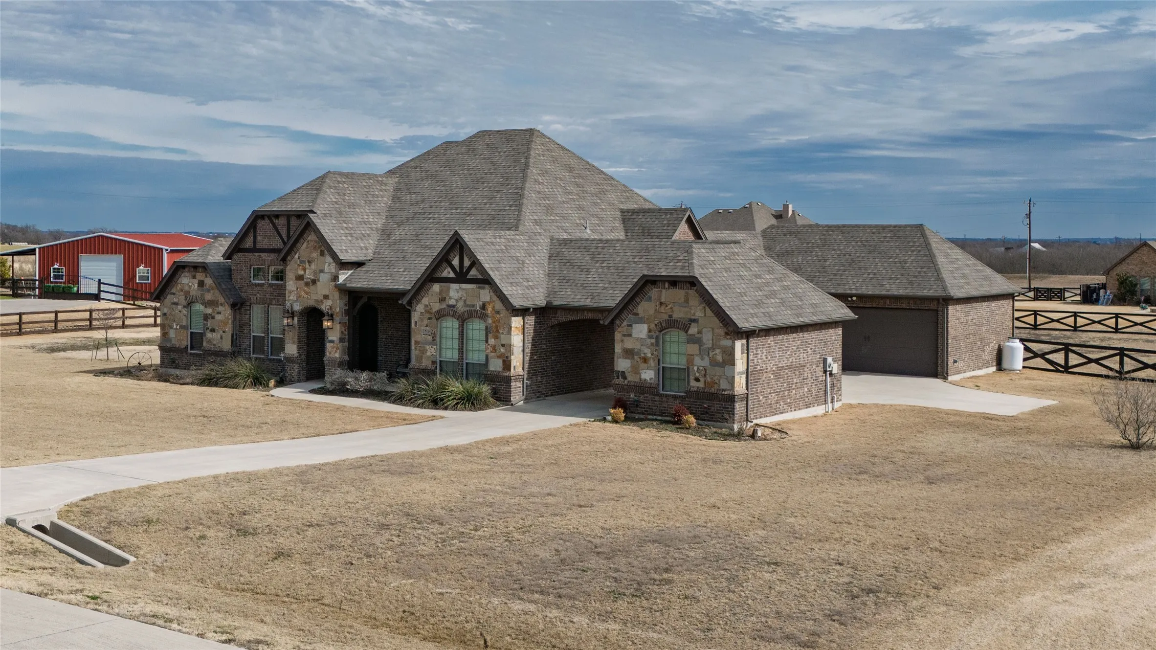 Single Family Residence For Sale in Denton County , 9111 Iron Mountain Trail, Justin, Texas 76247, 4 Bedroom, 3 Bathroom, 3 Garage spaces, 3,215 Sqft, built in 2017, Preowned, mls#21180323, Real Estate Agent in Justin, Homes For Sale in Denton county, Homes For Sale in Justin, Realtor in Justin Texas, Real Estate Brokerage Independent Realty Texas, Luminita Cordes Realtor