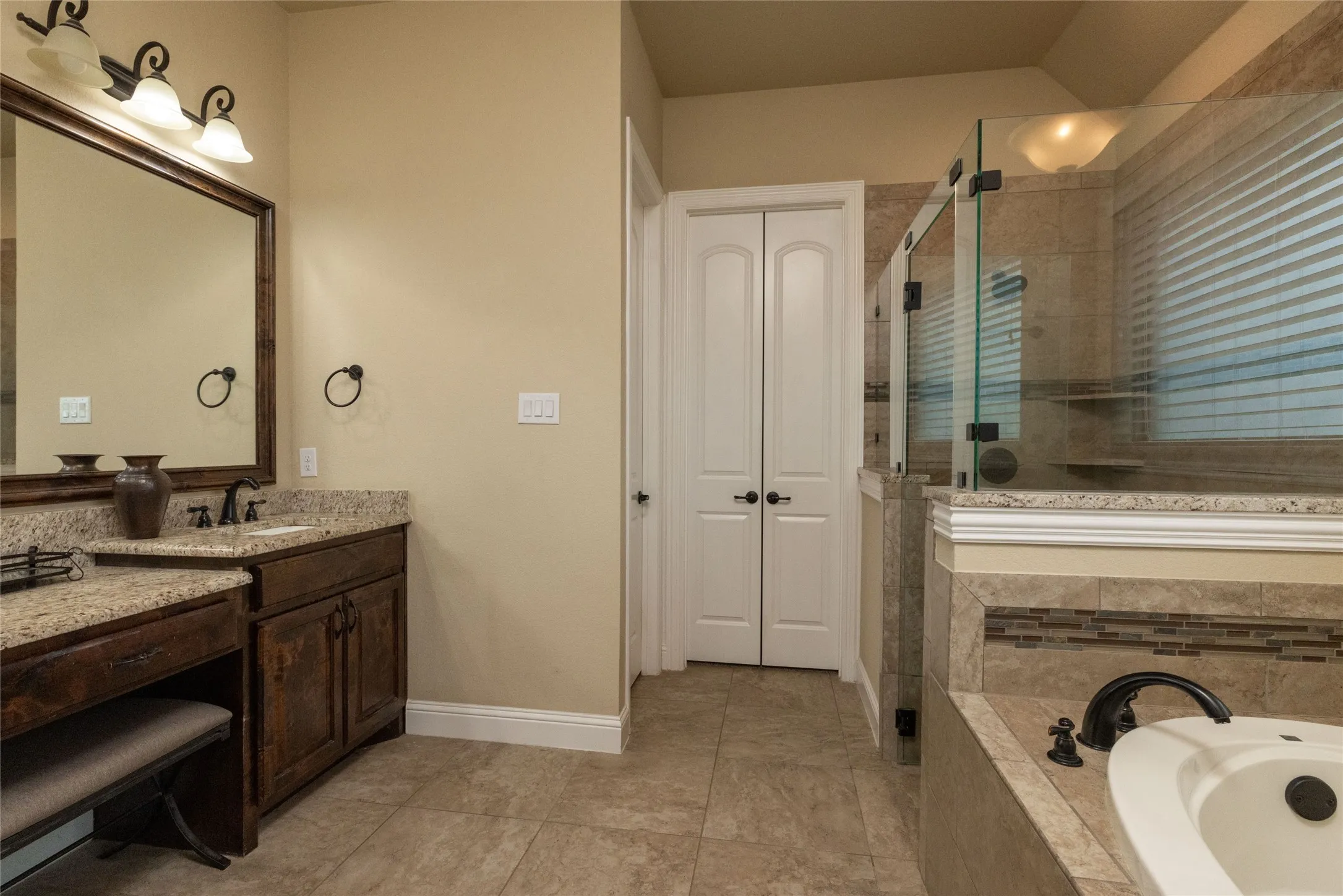 Single Family Residence For Sale in Denton County , 9111 Iron Mountain Trail, Justin, Texas 76247, 4 Bedroom, 3 Bathroom, 3 Garage spaces, 3,215 Sqft, built in 2017, Preowned, mls#21180323, Real Estate Agent in Justin, Homes For Sale in Denton county, Homes For Sale in Justin, Realtor in Justin Texas, Real Estate Brokerage Independent Realty Texas, Luminita Cordes Realtor