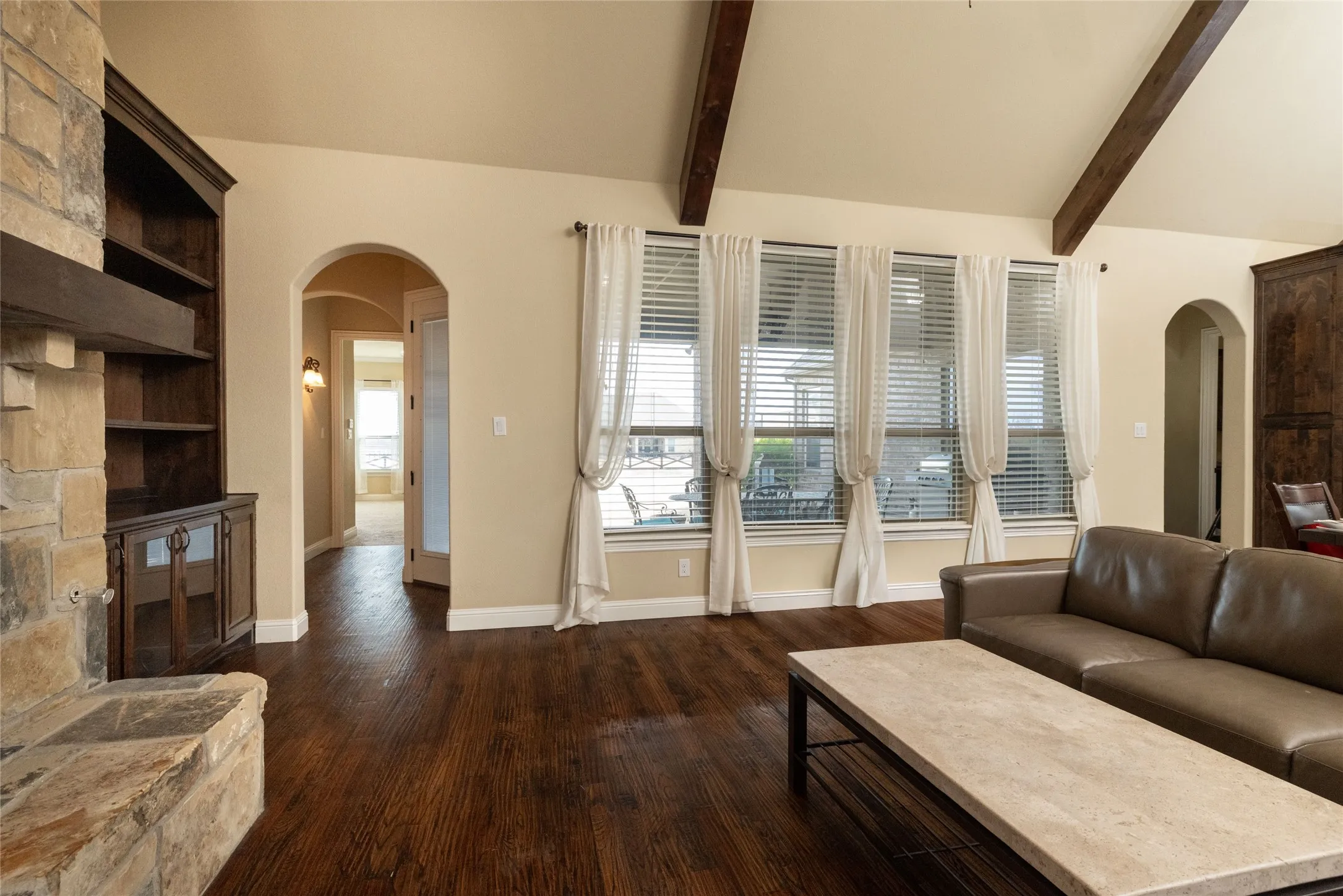 Single Family Residence For Sale in Denton County , 9111 Iron Mountain Trail, Justin, Texas 76247, 4 Bedroom, 3 Bathroom, 3 Garage spaces, 3,215 Sqft, built in 2017, Preowned, mls#21180323, Real Estate Agent in Justin, Homes For Sale in Denton county, Homes For Sale in Justin, Realtor in Justin Texas, Real Estate Brokerage Independent Realty Texas, Luminita Cordes Realtor