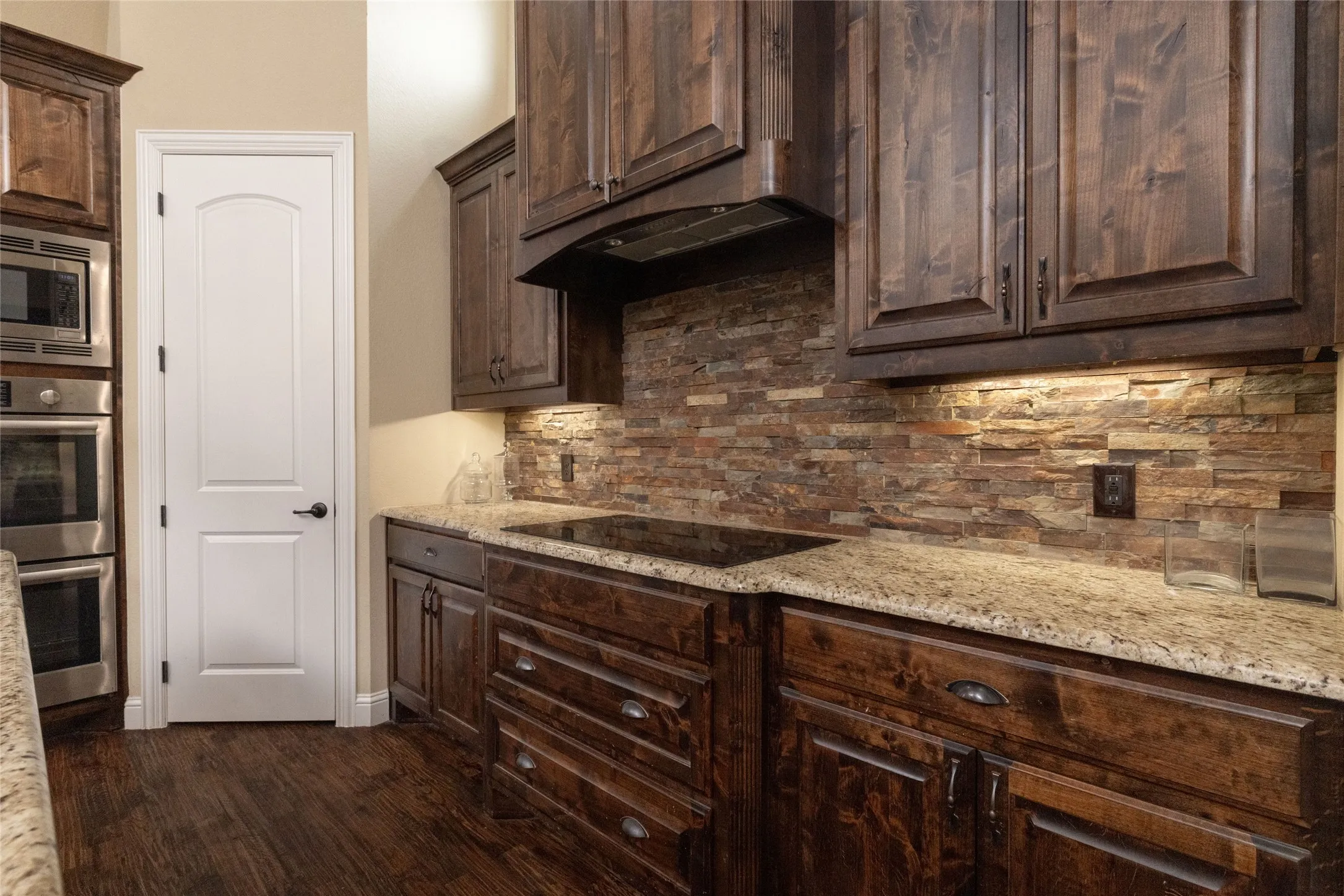 Single Family Residence For Sale in Denton County , 9111 Iron Mountain Trail, Justin, Texas 76247, 4 Bedroom, 3 Bathroom, 3 Garage spaces, 3,215 Sqft, built in 2017, Preowned, mls#21180323, Real Estate Agent in Justin, Homes For Sale in Denton county, Homes For Sale in Justin, Realtor in Justin Texas, Real Estate Brokerage Independent Realty Texas, Luminita Cordes Realtor