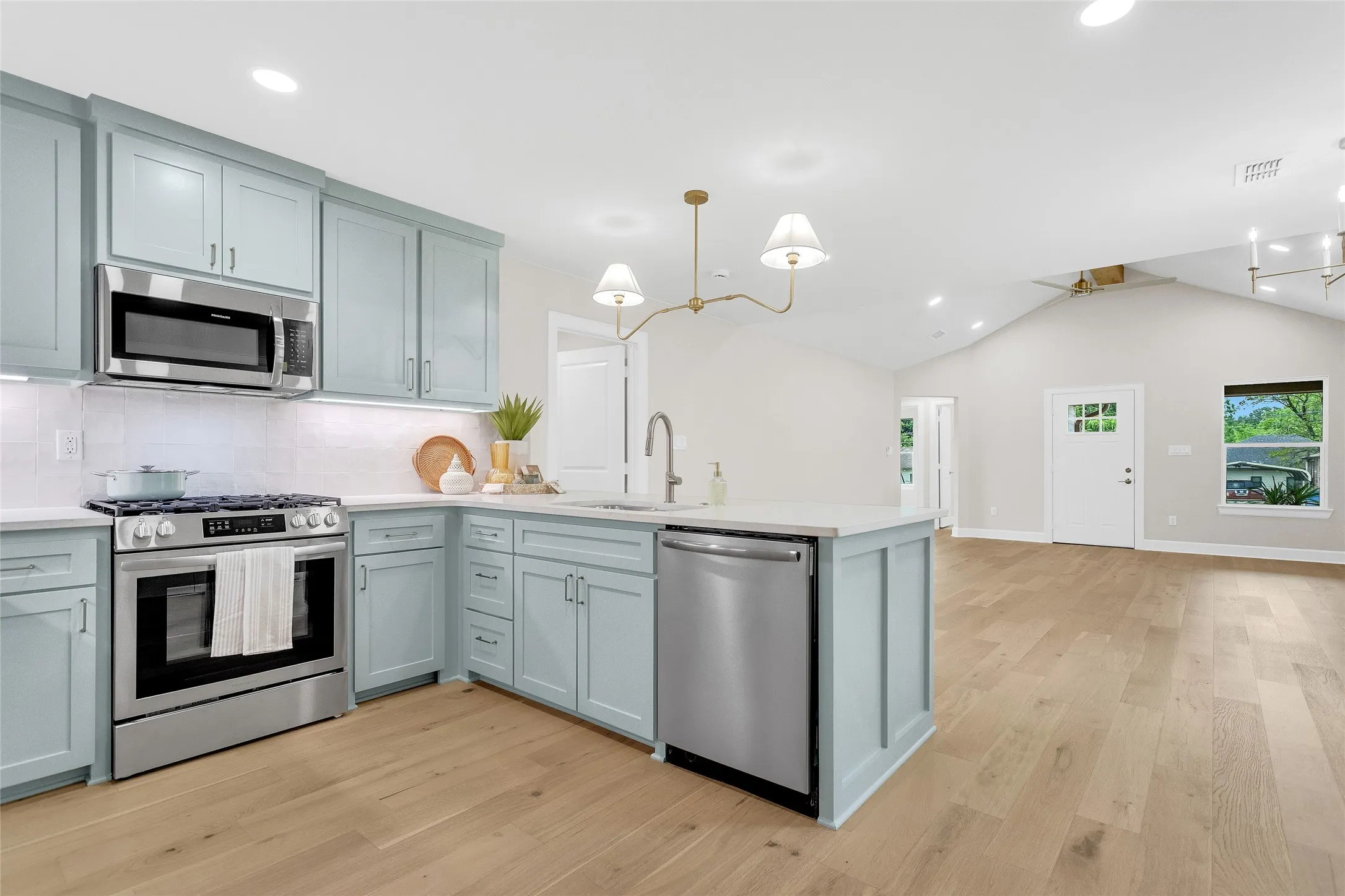 Single Family Residence For Sale in Smith County , 113 W Magnolia Street, Troup, Texas 75789, 3 Bedroom, 2 Bathroom, Garage spaces, 1,360 Sqft, built in 2025, Price $239,900, mls#21180343, Real Estate Agent in Troup, Homes For Sale in Smith county, Homes For Sale in Troup, Realtor in Troup Texas, Real Estate Brokerage Independent Realty Texas, Luminita Cordes Realtor