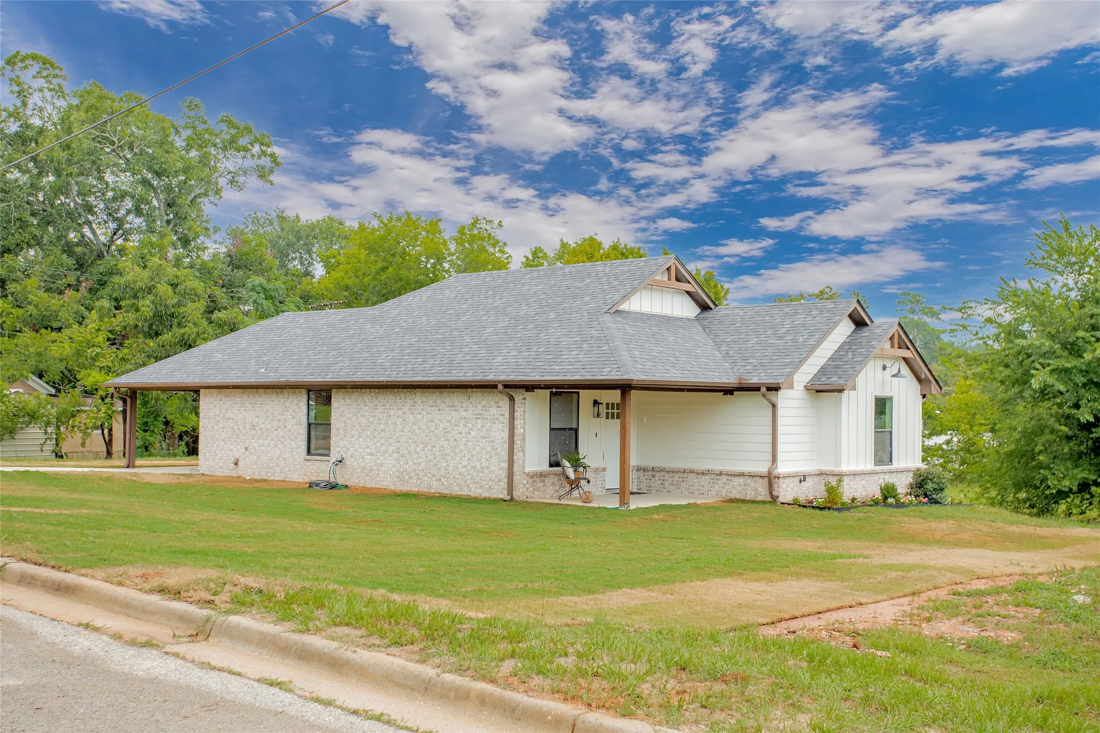 Single Family Residence For Sale in Smith County , 113 W Magnolia Street, Troup, Texas 75789, 3 Bedroom, 2 Bathroom, Garage spaces, 1,360 Sqft, built in 2025, Price $239,900, mls#21180343, Real Estate Agent in Troup, Homes For Sale in Smith county, Homes For Sale in Troup, Realtor in Troup Texas, Real Estate Brokerage Independent Realty Texas, Luminita Cordes Realtor