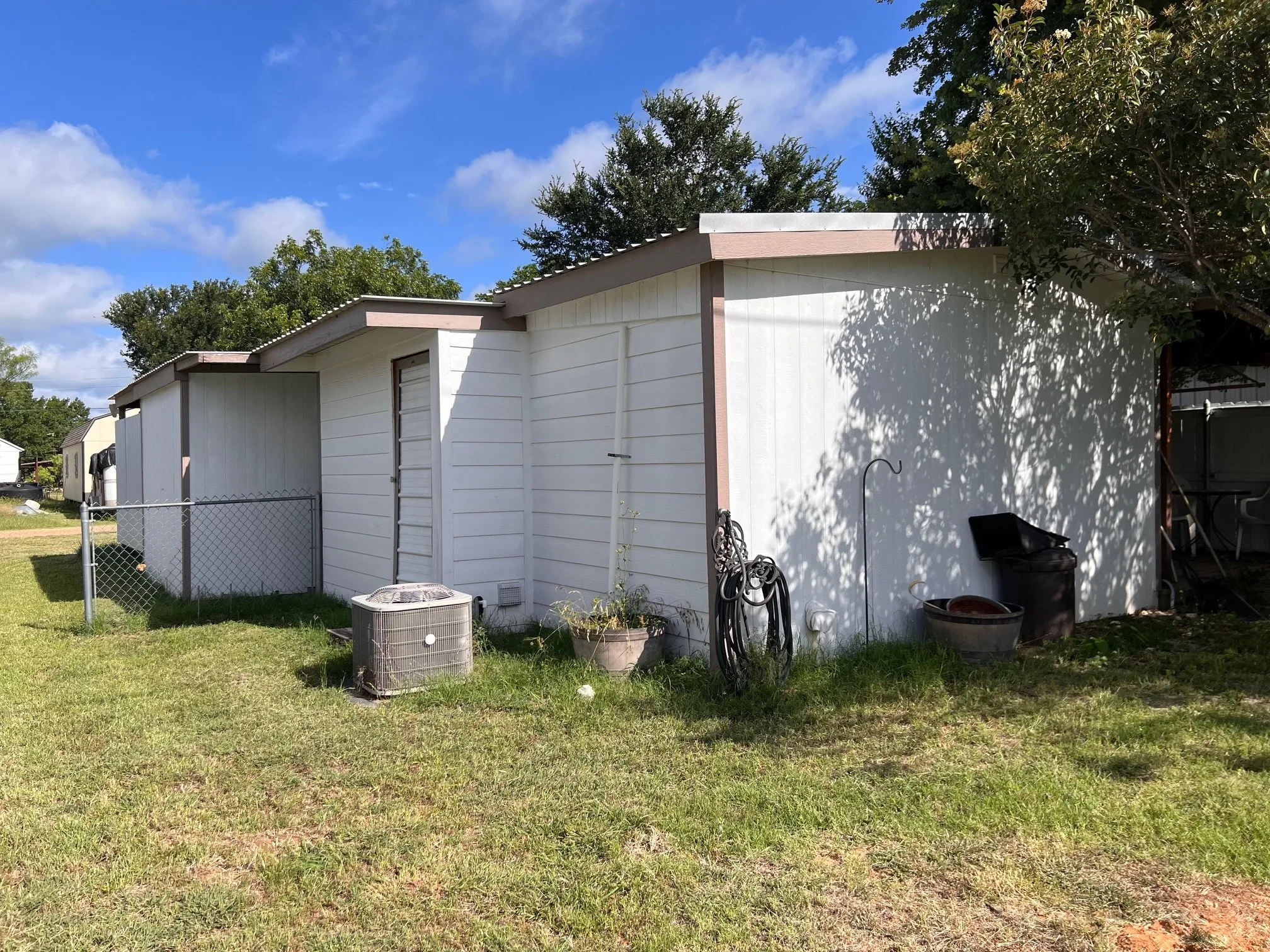 Single Family Residence For Sale in Comanche County , 242 Treasure Beach, Comanche, Texas 76442, 1 Bedroom, 1 Bathroom, Garage spaces, 681 Sqft, built in 2012, mls#21180400, Real Estate Agent in Comanche, Homes For Sale in Comanche county, Homes For Sale in Comanche, Realtor in Comanche Texas, Real Estate Brokerage Independent Realty Texas, Luminita Cordes Realtor