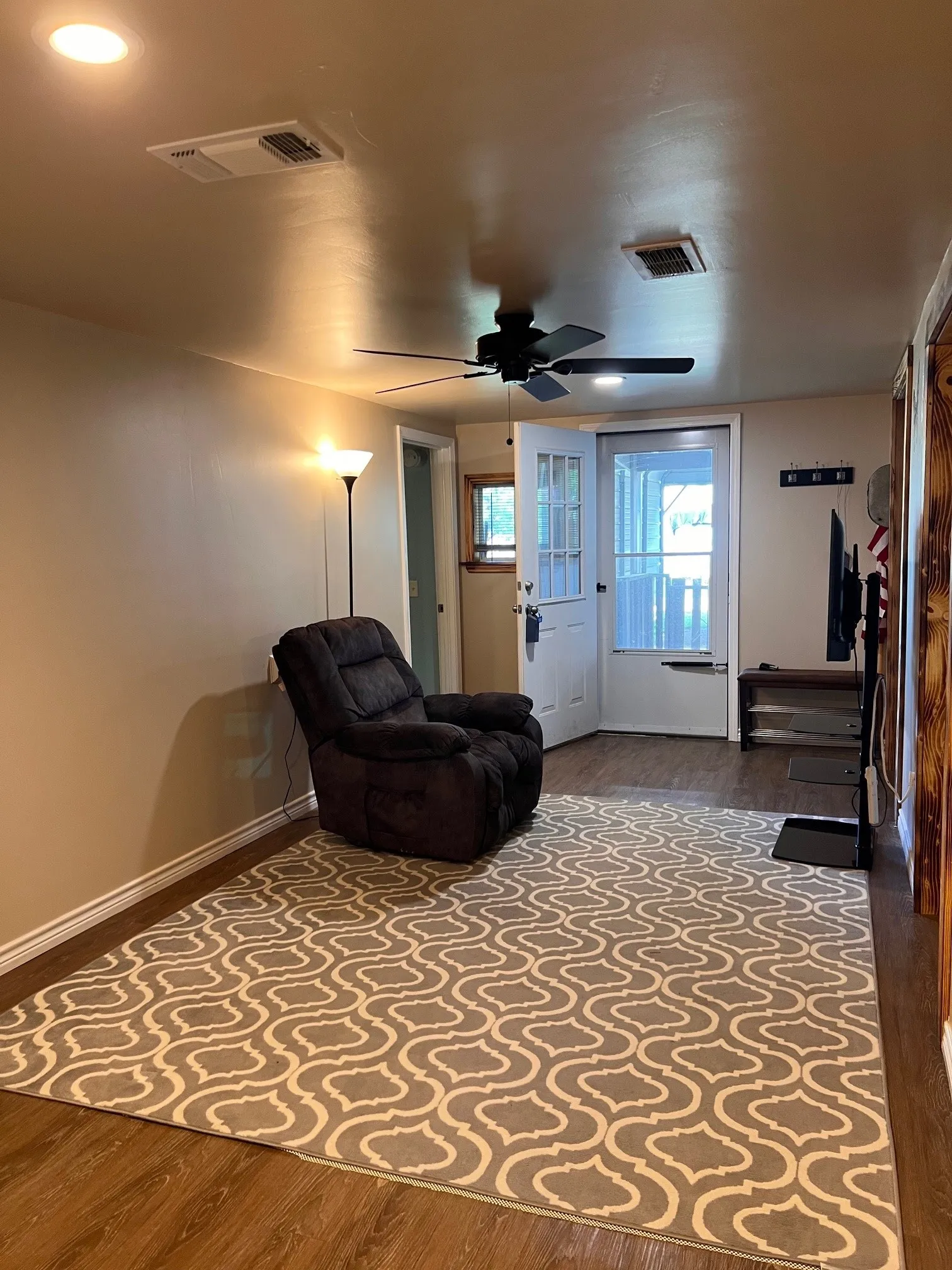 Single Family Residence For Sale in Comanche County , 242 Treasure Beach, Comanche, Texas 76442, 1 Bedroom, 1 Bathroom, Garage spaces, 681 Sqft, built in 2012, mls#21180400, Real Estate Agent in Comanche, Homes For Sale in Comanche county, Homes For Sale in Comanche, Realtor in Comanche Texas, Real Estate Brokerage Independent Realty Texas, Luminita Cordes Realtor