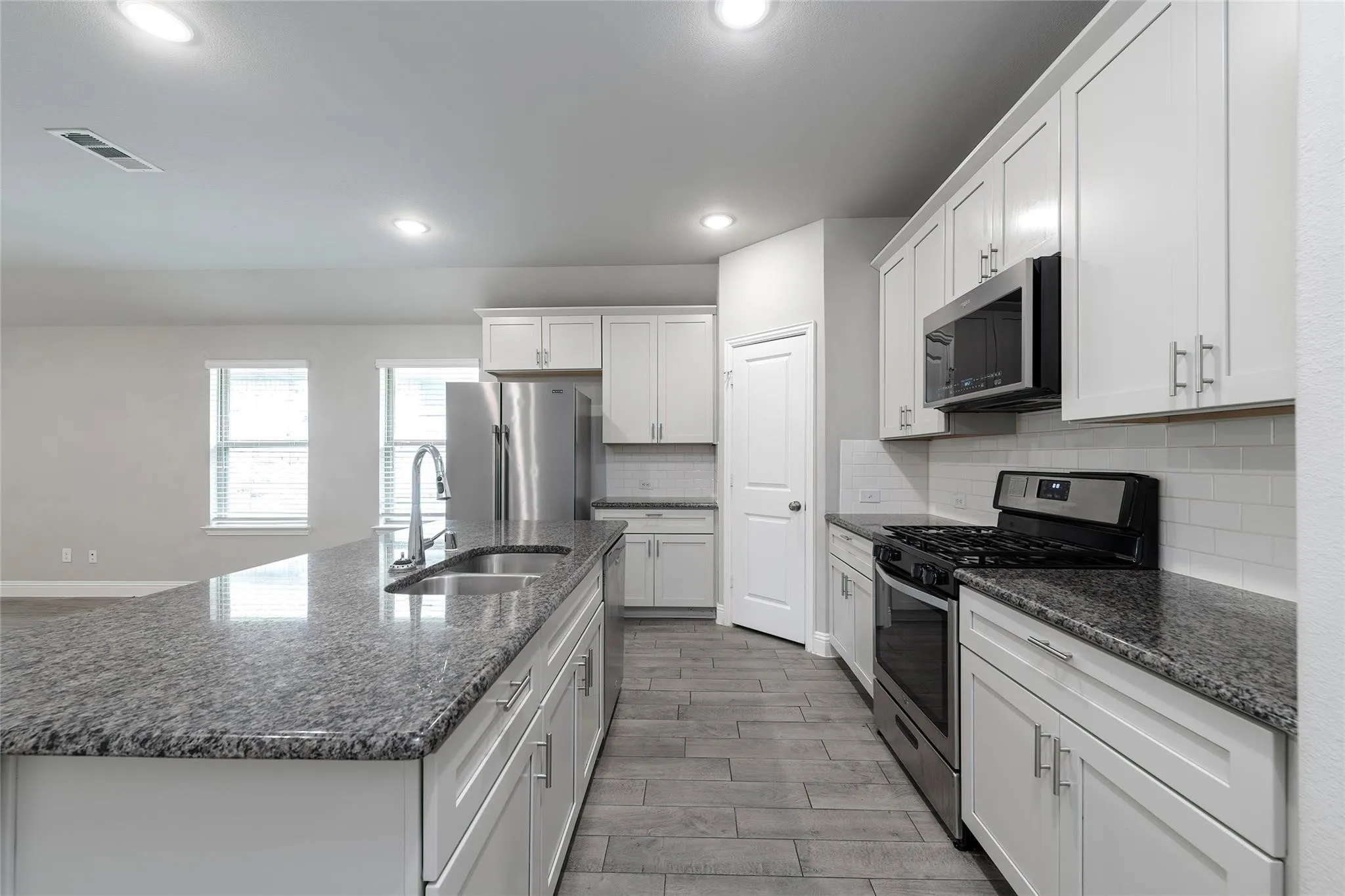 Single Family Residence For Sale in Kaufman County , 4142 Perch Drive, Forney, Texas 75126, 4 Bedroom, 2 Bathroom, 2 Garage spaces, 1,971 Sqft, built in 2021, mls#21180418, Real Estate Agent in Forney, Homes For Sale in Kaufman county, Homes For Sale in Forney, Realtor in Forney Texas, Real Estate Brokerage Independent Realty Texas, Luminita Cordes Realtor