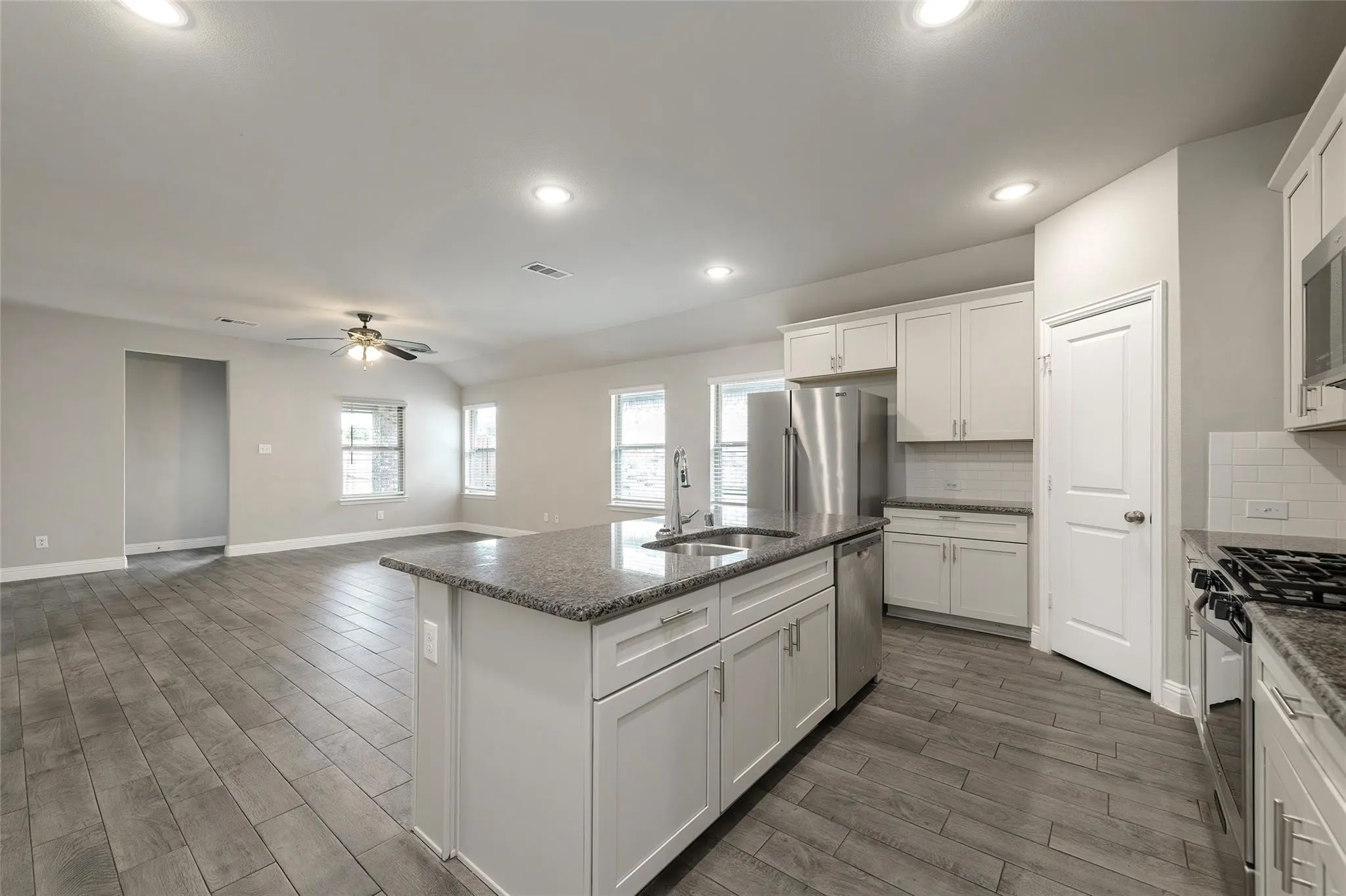 Single Family Residence For Sale in Kaufman County , 4142 Perch Drive, Forney, Texas 75126, 4 Bedroom, 2 Bathroom, 2 Garage spaces, 1,971 Sqft, built in 2021, mls#21180418, Real Estate Agent in Forney, Homes For Sale in Kaufman county, Homes For Sale in Forney, Realtor in Forney Texas, Real Estate Brokerage Independent Realty Texas, Luminita Cordes Realtor