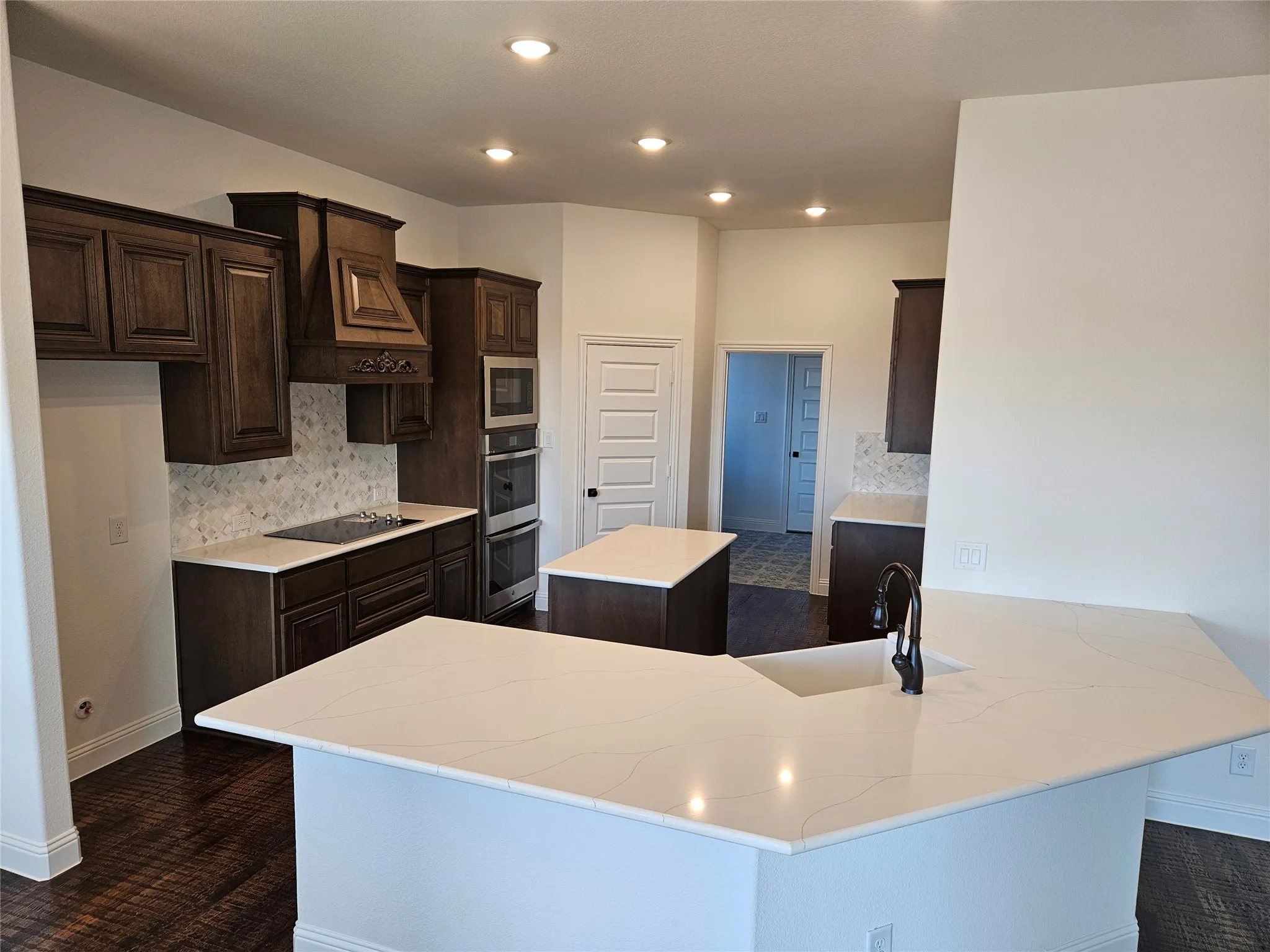 Single Family Residence For Sale in Grayson County , 385 Willie's Court, Whitesboro, Texas 76273, 6 Bedroom, 4 Bathroom, 5 Garage spaces, 4,391 Sqft, built in 2026, New Construction - Complete, mls#21180438, Real Estate Agent in Whitesboro, Homes For Sale in Grayson county, Homes For Sale in Whitesboro, Realtor in Whitesboro Texas, Real Estate Brokerage Independent Realty Texas, Luminita Cordes Realtor