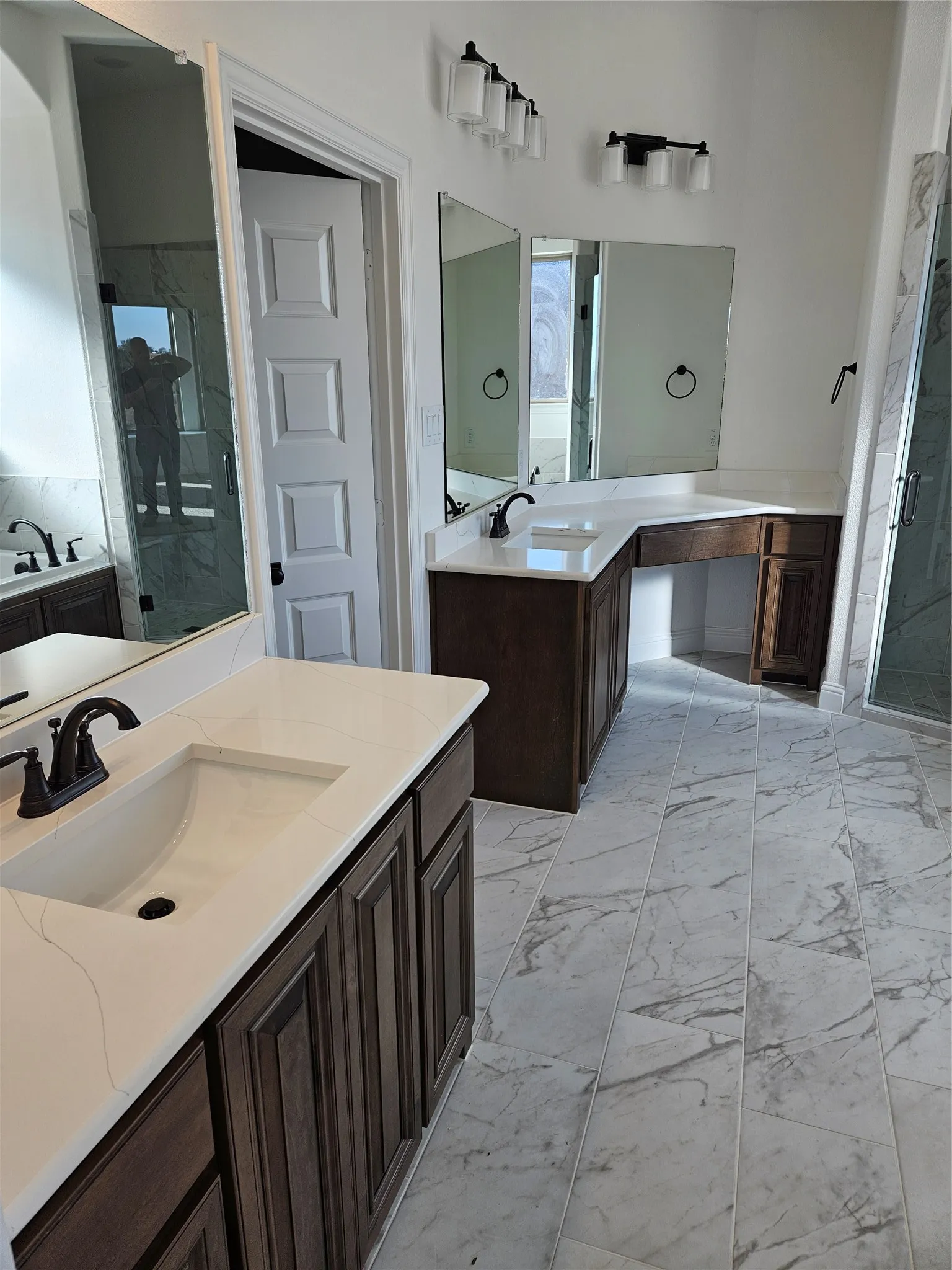 Single Family Residence For Sale in Grayson County , 385 Willie's Court, Whitesboro, Texas 76273, 6 Bedroom, 4 Bathroom, 5 Garage spaces, 4,391 Sqft, built in 2026, New Construction - Complete, mls#21180438, Real Estate Agent in Whitesboro, Homes For Sale in Grayson county, Homes For Sale in Whitesboro, Realtor in Whitesboro Texas, Real Estate Brokerage Independent Realty Texas, Luminita Cordes Realtor