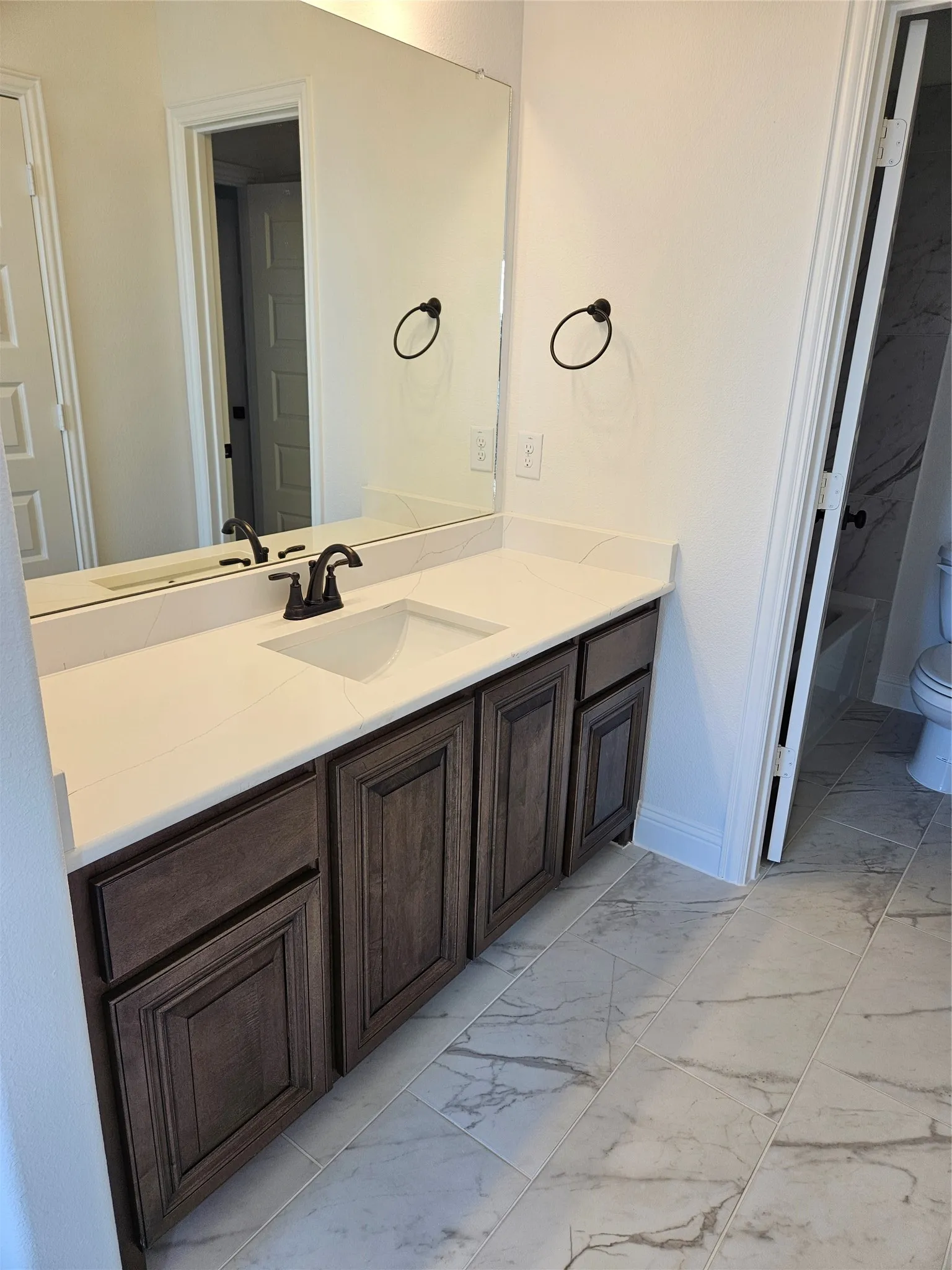 Single Family Residence For Sale in Grayson County , 385 Willie's Court, Whitesboro, Texas 76273, 6 Bedroom, 4 Bathroom, 5 Garage spaces, 4,391 Sqft, built in 2026, New Construction - Complete, mls#21180438, Real Estate Agent in Whitesboro, Homes For Sale in Grayson county, Homes For Sale in Whitesboro, Realtor in Whitesboro Texas, Real Estate Brokerage Independent Realty Texas, Luminita Cordes Realtor