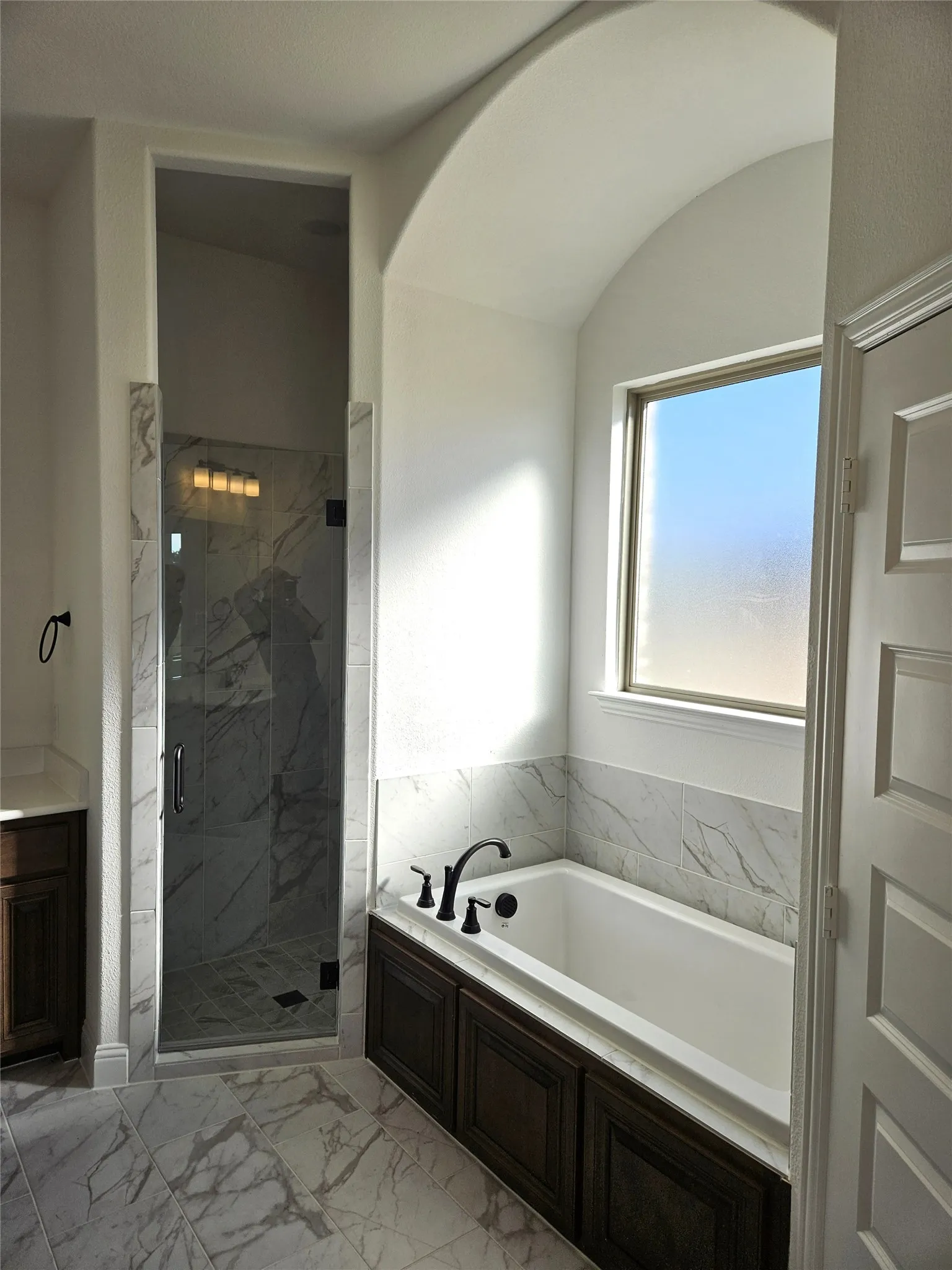 Single Family Residence For Sale in Grayson County , 385 Willie's Court, Whitesboro, Texas 76273, 6 Bedroom, 4 Bathroom, 5 Garage spaces, 4,391 Sqft, built in 2026, New Construction - Complete, mls#21180438, Real Estate Agent in Whitesboro, Homes For Sale in Grayson county, Homes For Sale in Whitesboro, Realtor in Whitesboro Texas, Real Estate Brokerage Independent Realty Texas, Luminita Cordes Realtor