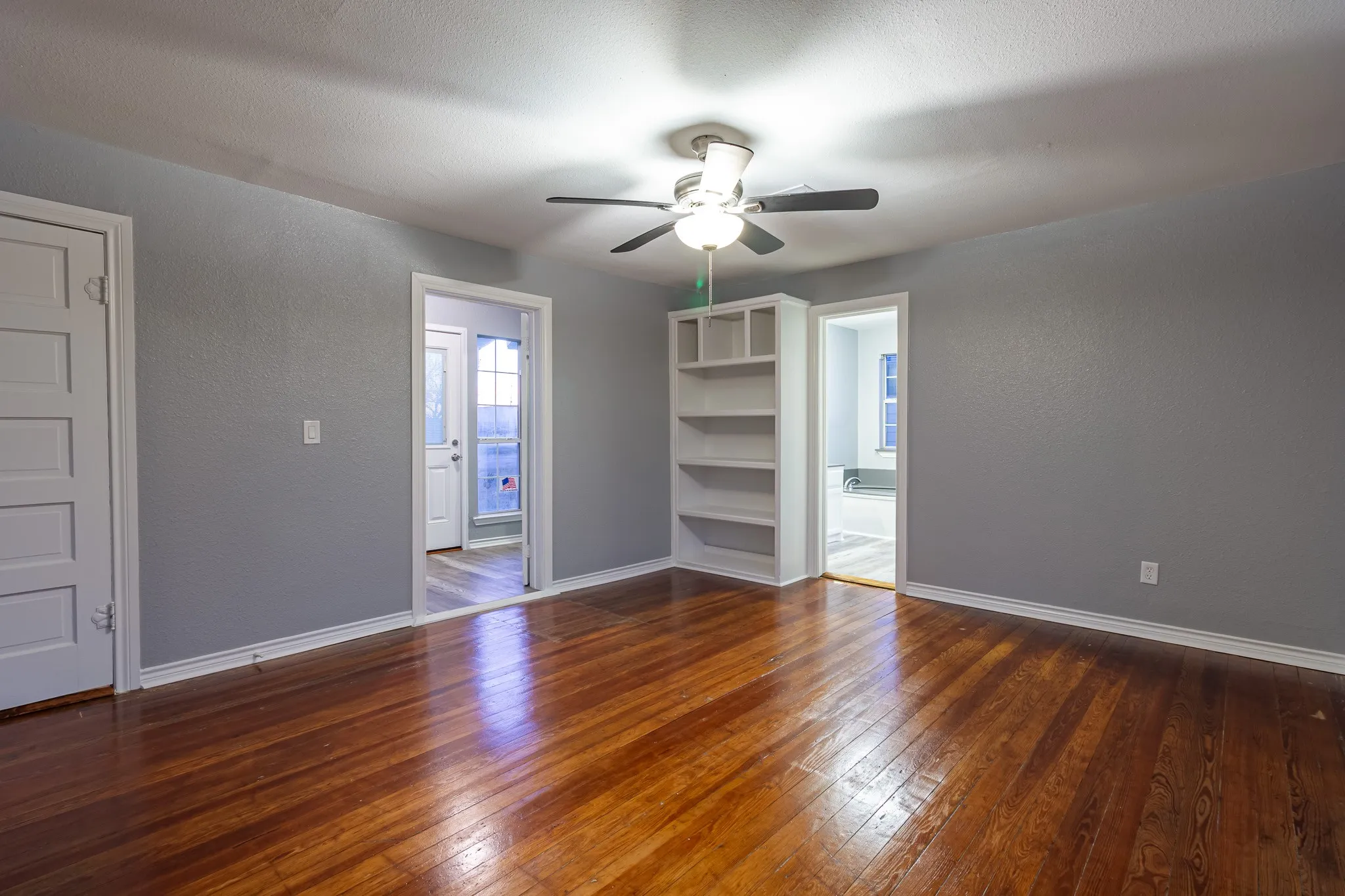Single Family Residence For Sale in Navarro County , 324 E Pace Street, Frost, Texas 76641, 3 Bedroom, 2 Bathroom, Garage spaces, 1,400 Sqft, built in 1920, mls#21180458, Real Estate Agent in Frost, Homes For Sale in Navarro county, Homes For Sale in Frost, Realtor in Frost Texas, Real Estate Brokerage Independent Realty Texas, Luminita Cordes Realtor