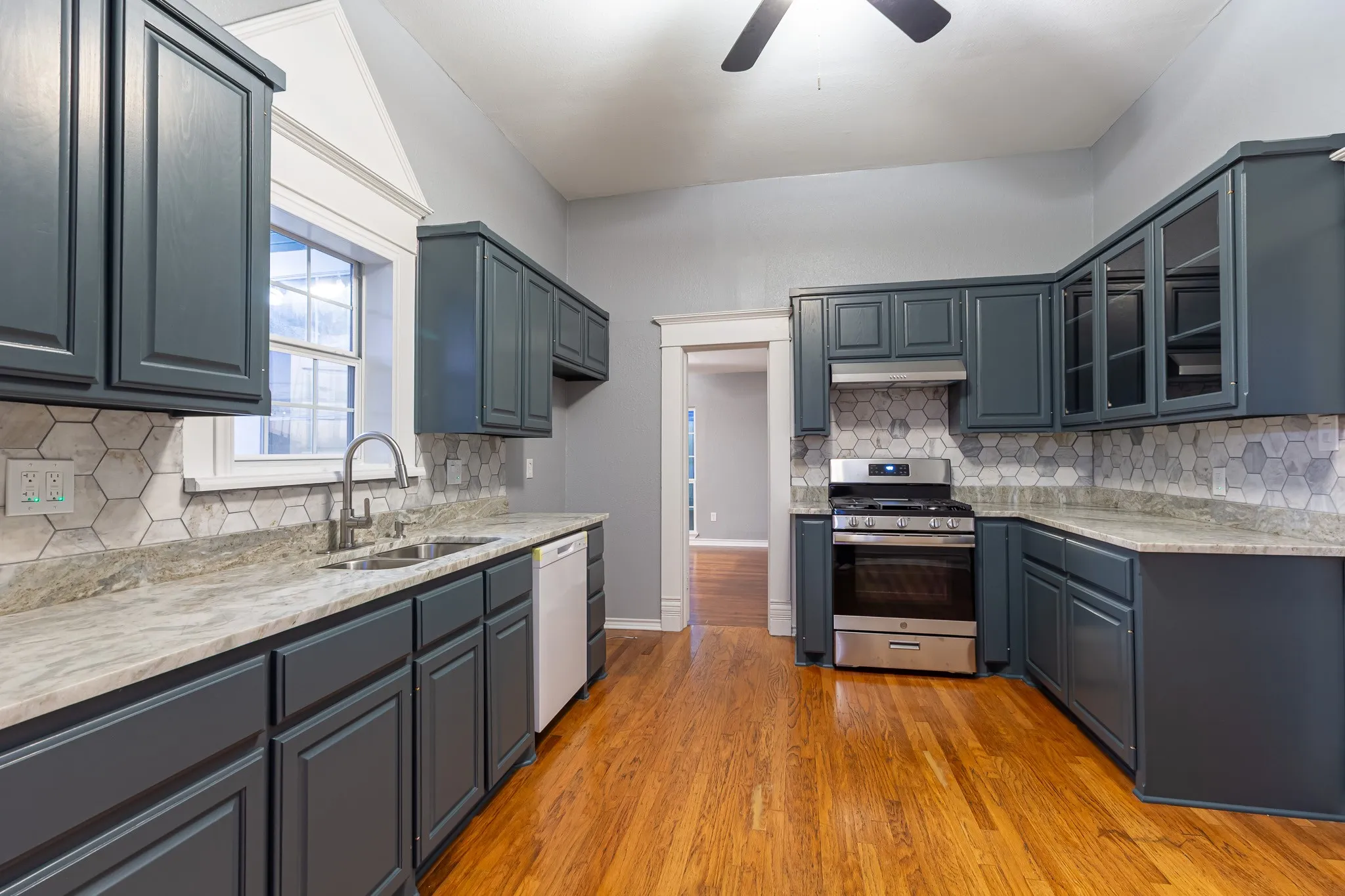 Single Family Residence For Sale in Navarro County , 324 E Pace Street, Frost, Texas 76641, 3 Bedroom, 2 Bathroom, Garage spaces, 1,400 Sqft, built in 1920, mls#21180458, Real Estate Agent in Frost, Homes For Sale in Navarro county, Homes For Sale in Frost, Realtor in Frost Texas, Real Estate Brokerage Independent Realty Texas, Luminita Cordes Realtor