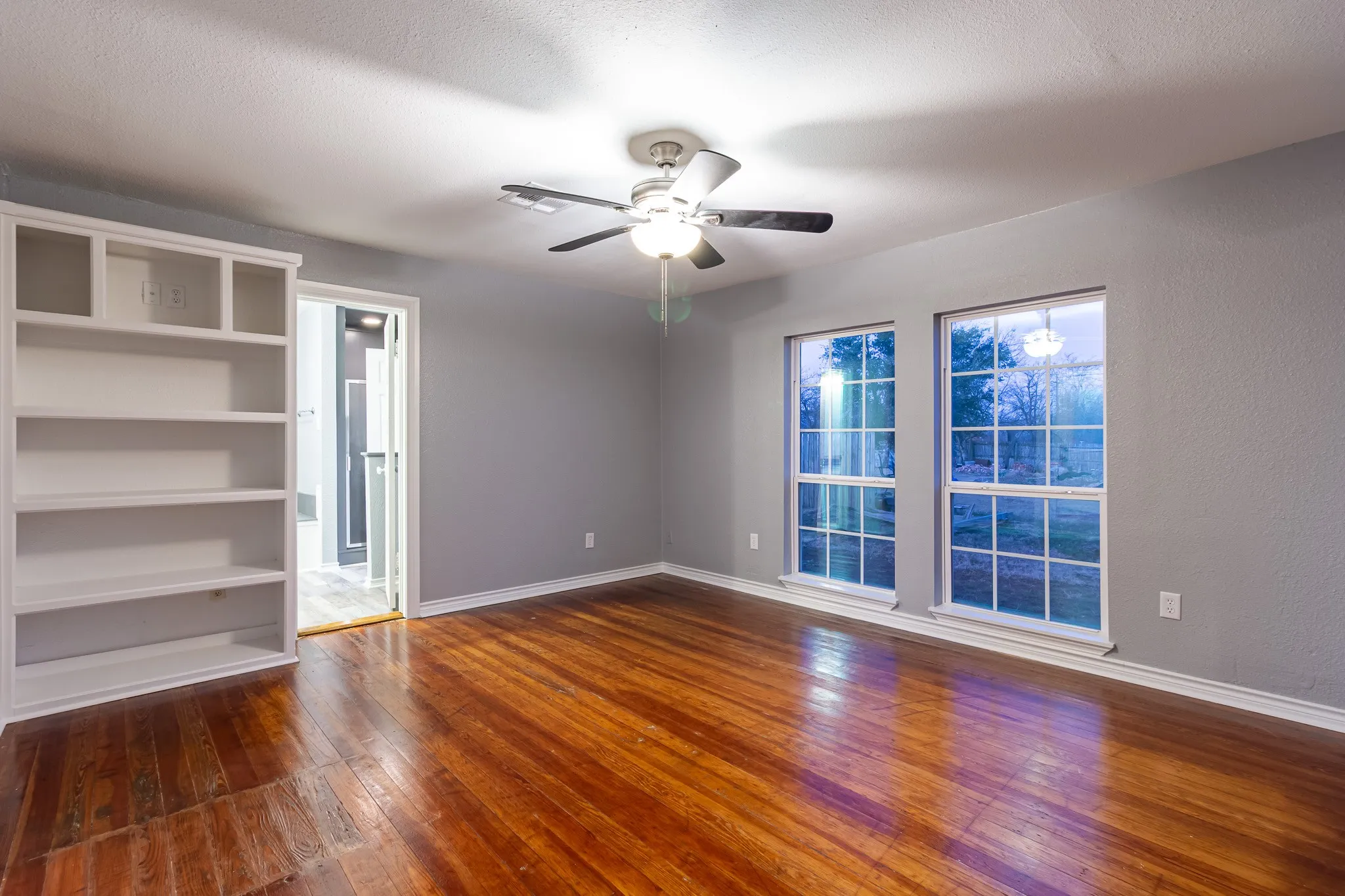 Single Family Residence For Sale in Navarro County , 324 E Pace Street, Frost, Texas 76641, 3 Bedroom, 2 Bathroom, Garage spaces, 1,400 Sqft, built in 1920, mls#21180458, Real Estate Agent in Frost, Homes For Sale in Navarro county, Homes For Sale in Frost, Realtor in Frost Texas, Real Estate Brokerage Independent Realty Texas, Luminita Cordes Realtor