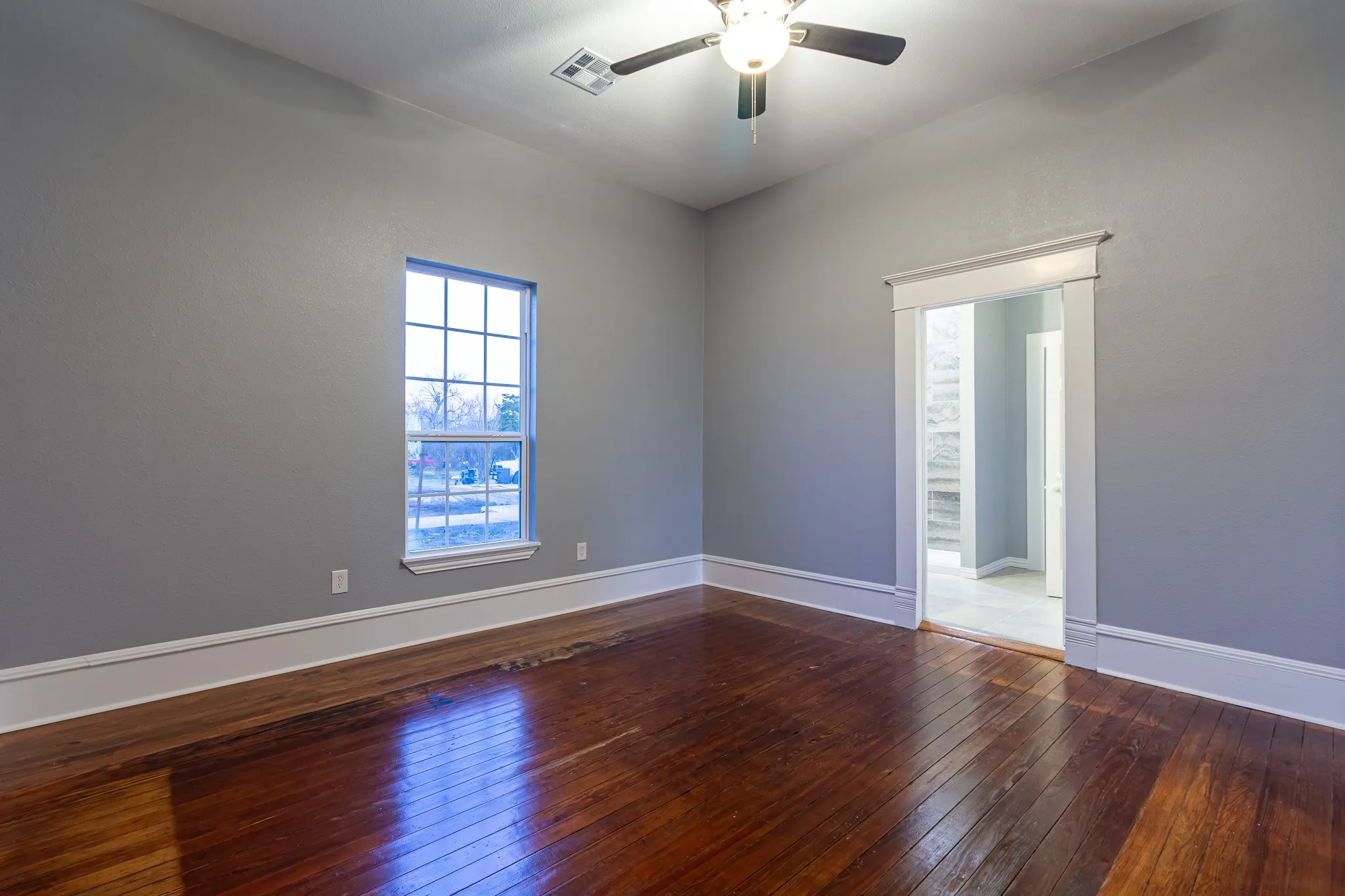 Single Family Residence For Sale in Navarro County , 324 E Pace Street, Frost, Texas 76641, 3 Bedroom, 2 Bathroom, Garage spaces, 1,400 Sqft, built in 1920, mls#21180458, Real Estate Agent in Frost, Homes For Sale in Navarro county, Homes For Sale in Frost, Realtor in Frost Texas, Real Estate Brokerage Independent Realty Texas, Luminita Cordes Realtor