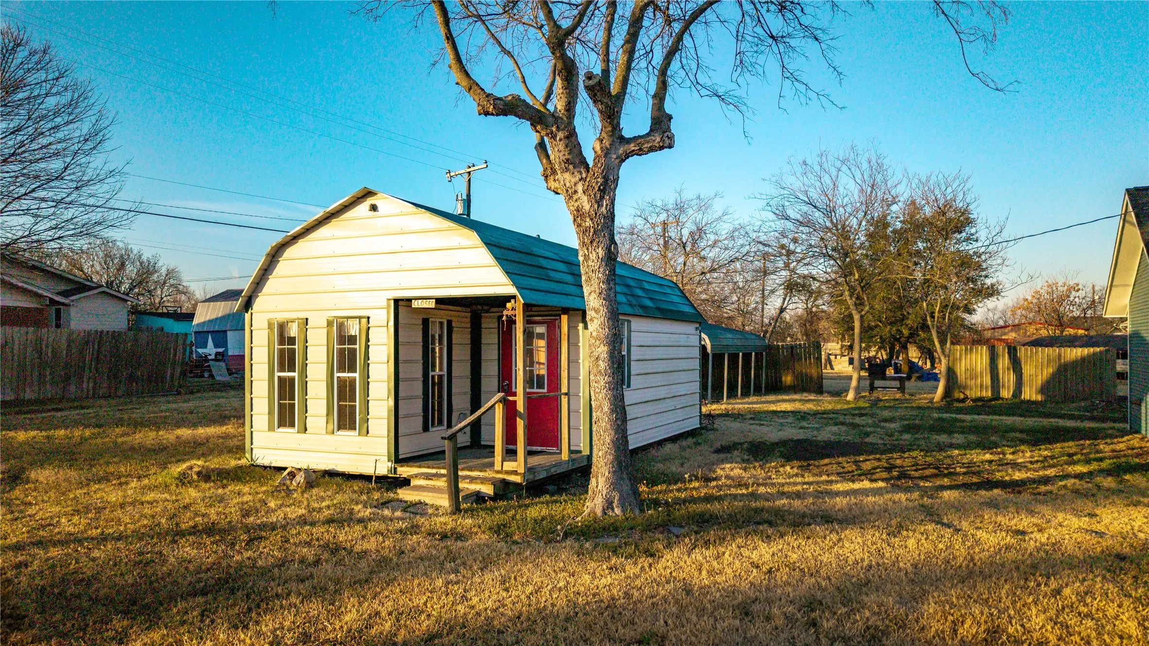 Single Family Residence For Sale in Navarro County , 324 E Pace Street, Frost, Texas 76641, 3 Bedroom, 2 Bathroom, Garage spaces, 1,400 Sqft, built in 1920, mls#21180458, Real Estate Agent in Frost, Homes For Sale in Navarro county, Homes For Sale in Frost, Realtor in Frost Texas, Real Estate Brokerage Independent Realty Texas, Luminita Cordes Realtor