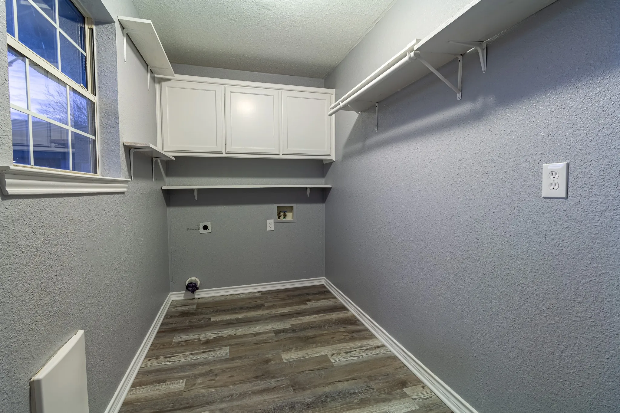 Single Family Residence For Sale in Navarro County , 324 E Pace Street, Frost, Texas 76641, 3 Bedroom, 2 Bathroom, Garage spaces, 1,400 Sqft, built in 1920, mls#21180458, Real Estate Agent in Frost, Homes For Sale in Navarro county, Homes For Sale in Frost, Realtor in Frost Texas, Real Estate Brokerage Independent Realty Texas, Luminita Cordes Realtor