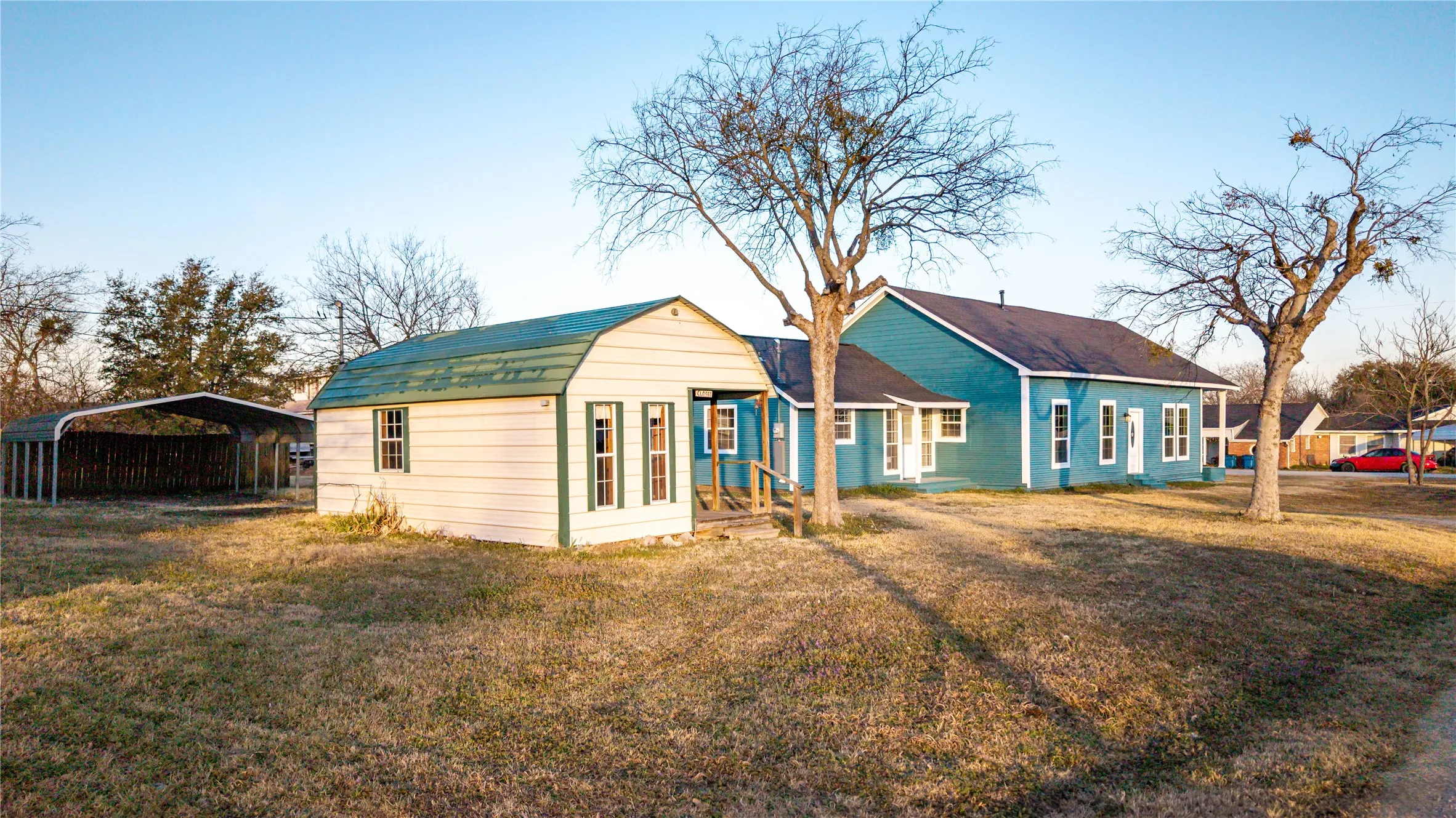 Single Family Residence For Sale in Navarro County , 324 E Pace Street, Frost, Texas 76641, 3 Bedroom, 2 Bathroom, Garage spaces, 1,400 Sqft, built in 1920, mls#21180458, Real Estate Agent in Frost, Homes For Sale in Navarro county, Homes For Sale in Frost, Realtor in Frost Texas, Real Estate Brokerage Independent Realty Texas, Luminita Cordes Realtor