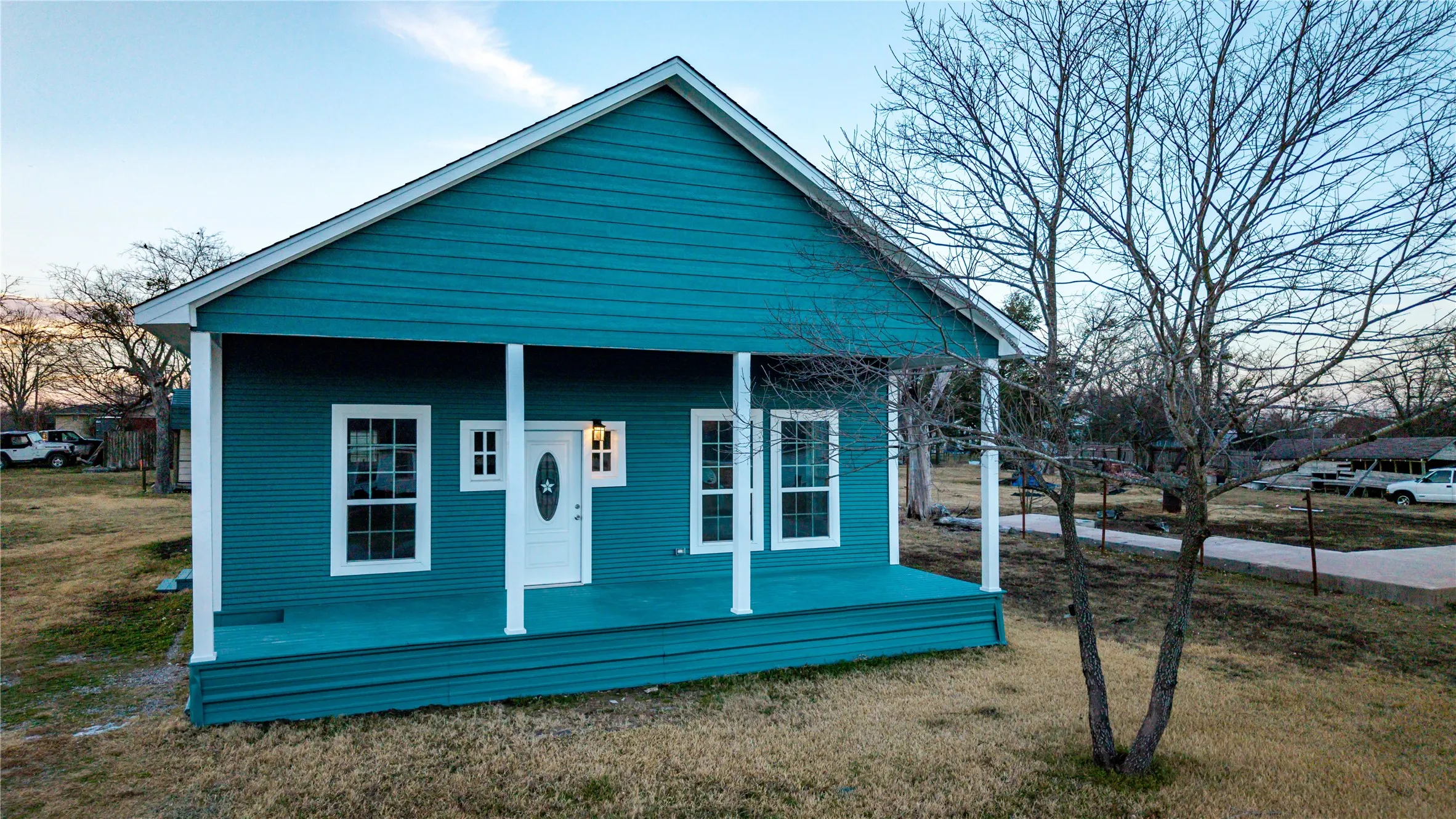Single Family Residence For Sale in Navarro County , 324 E Pace Street, Frost, Texas 76641, 3 Bedroom, 2 Bathroom, Garage spaces, 1,400 Sqft, built in 1920, mls#21180458, Real Estate Agent in Frost, Homes For Sale in Navarro county, Homes For Sale in Frost, Realtor in Frost Texas, Real Estate Brokerage Independent Realty Texas, Luminita Cordes Realtor