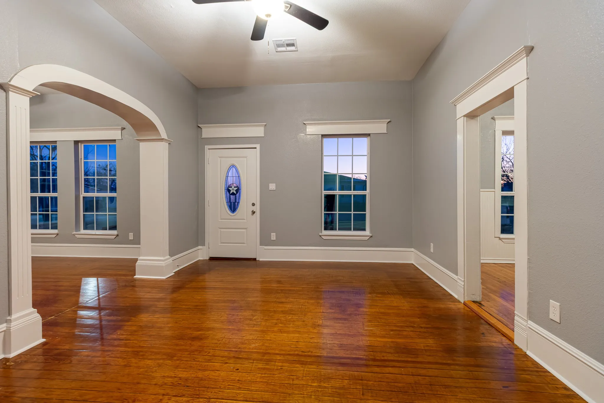 Single Family Residence For Sale in Navarro County , 324 E Pace Street, Frost, Texas 76641, 3 Bedroom, 2 Bathroom, Garage spaces, 1,400 Sqft, built in 1920, mls#21180458, Real Estate Agent in Frost, Homes For Sale in Navarro county, Homes For Sale in Frost, Realtor in Frost Texas, Real Estate Brokerage Independent Realty Texas, Luminita Cordes Realtor