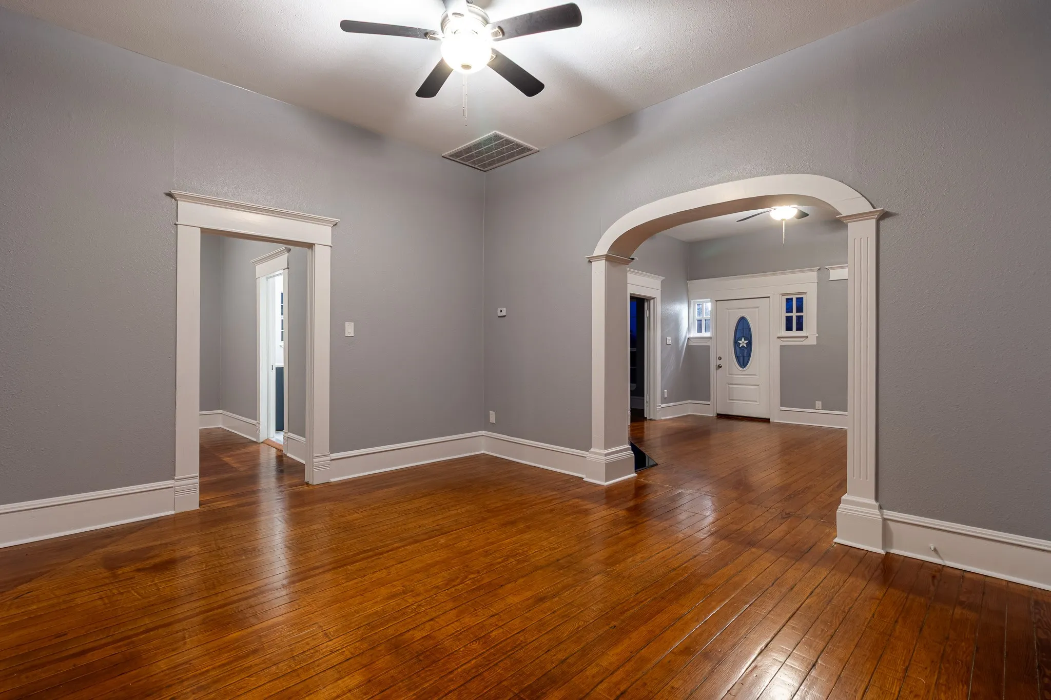 Single Family Residence For Sale in Navarro County , 324 E Pace Street, Frost, Texas 76641, 3 Bedroom, 2 Bathroom, Garage spaces, 1,400 Sqft, built in 1920, mls#21180458, Real Estate Agent in Frost, Homes For Sale in Navarro county, Homes For Sale in Frost, Realtor in Frost Texas, Real Estate Brokerage Independent Realty Texas, Luminita Cordes Realtor