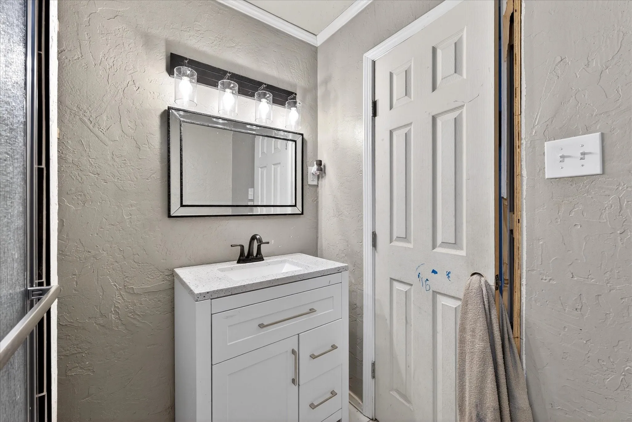 Single Family Residence For Sale in Mc Lennan County , 1115 Fisher Street, Bellmead, Texas 76705, 3 Bedroom, 1 Bathroom, Garage spaces, 1,535 Sqft, built in 1955, mls#21180483, Real Estate Agent in Bellmead, Homes For Sale in Mc Lennan county, Homes For Sale in Bellmead, Realtor in Bellmead Texas, Real Estate Brokerage Independent Realty Texas, Luminita Cordes Realtor