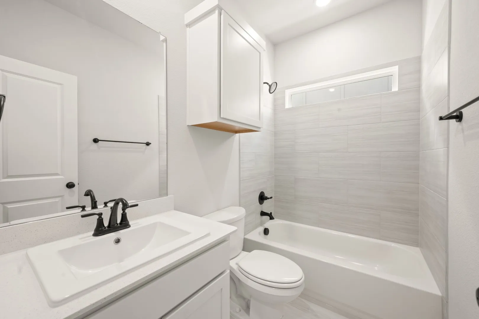 1724 Nesting Robin- bathroom-6966