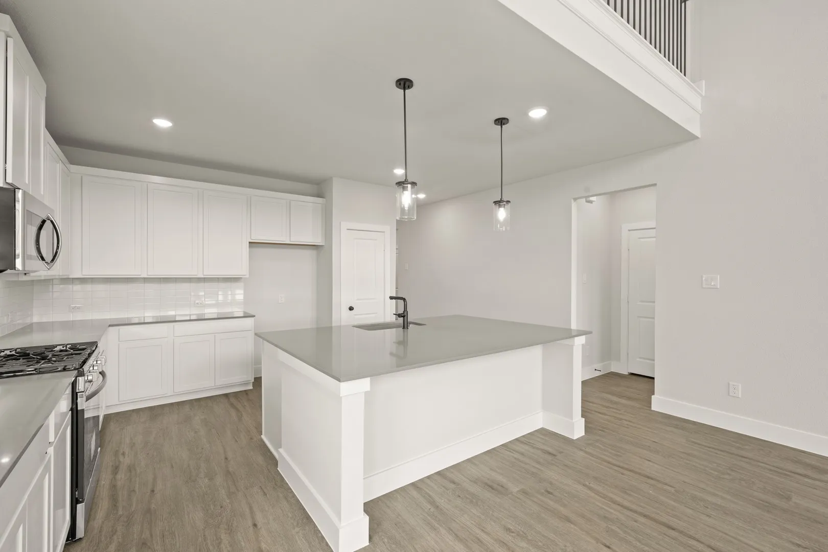 1724 Nesting Robin- Kitchen-6991