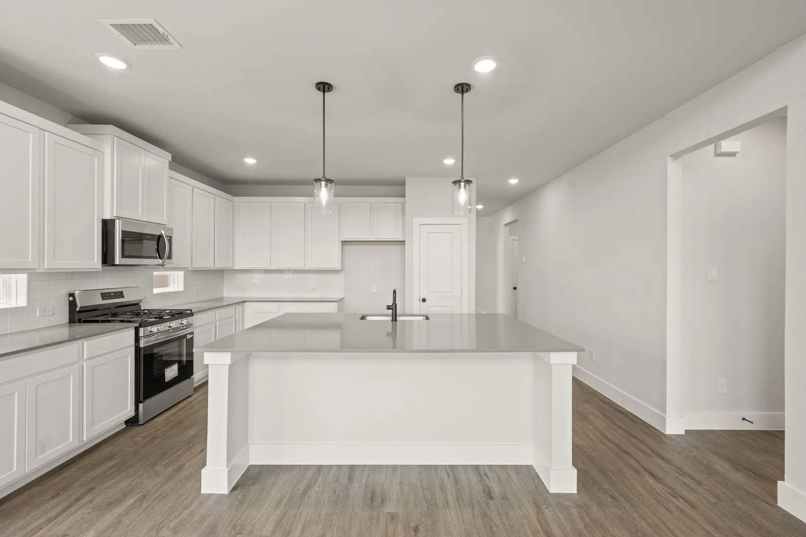1724 Nesting Robin-​​‌​​​​‌​​‌‌​‌‌​​​‌‌​‌​‌​‌​​​‌​​ Kitchen-6986