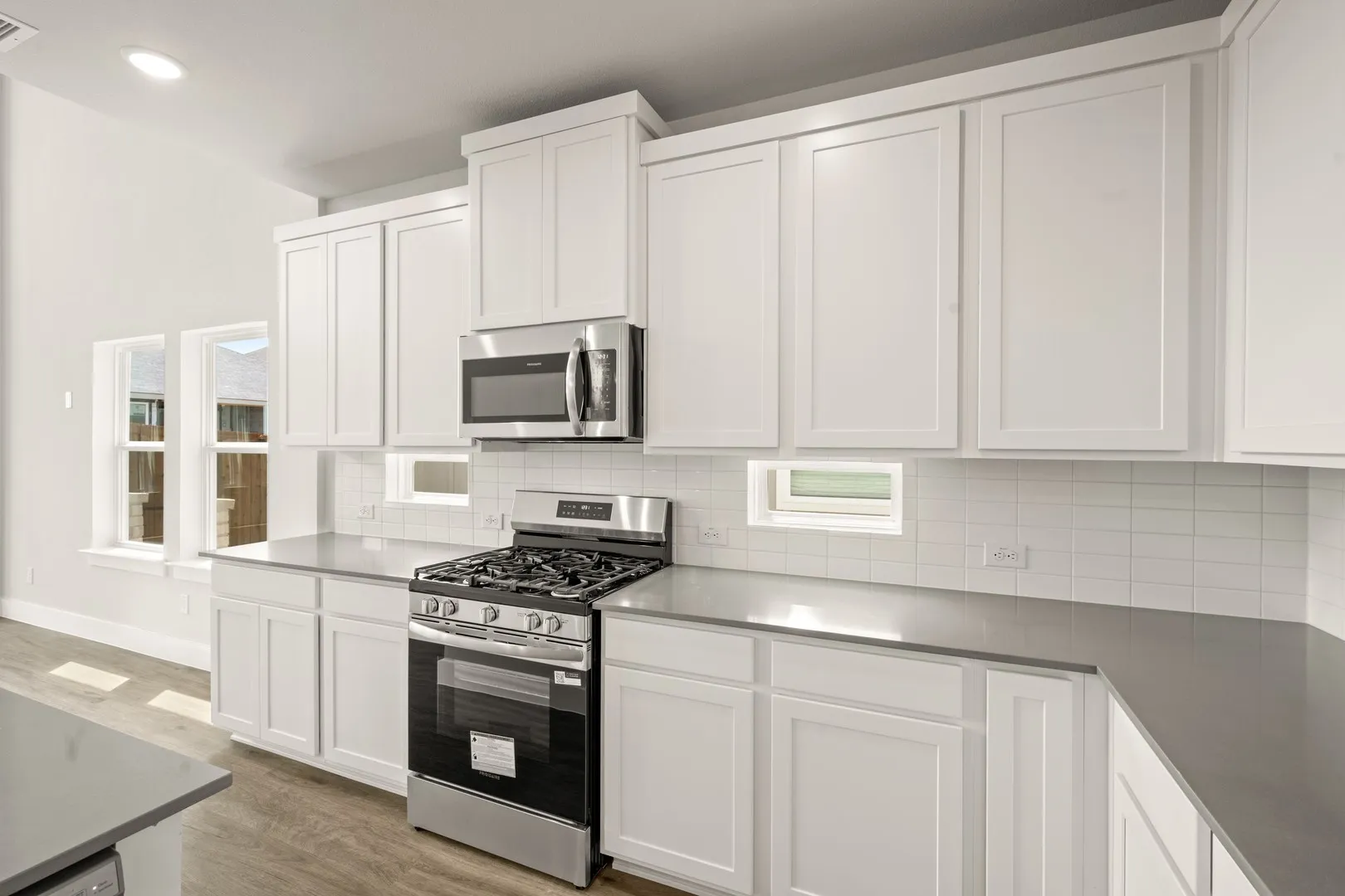 1724 Nesting Robin- Kitchen-6996