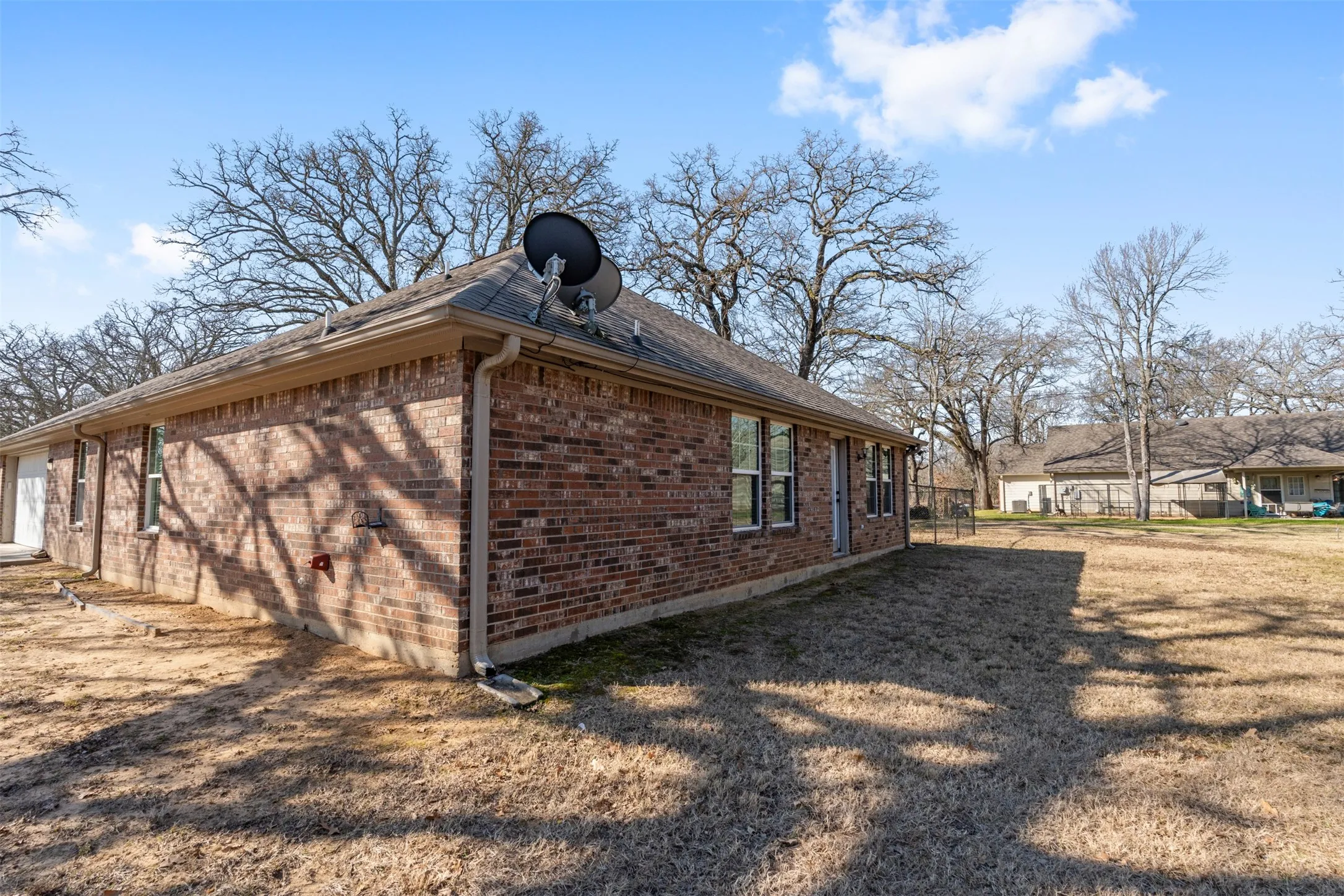 Single Family Residence For Sale in Henderson County , 101 Driftwood Drive, Trinidad, Texas 75163, 3 Bedroom, 2 Bathroom, 2 Garage spaces, 1,815 Sqft, built in 2013, Preowned, mls#21180519, Real Estate Agent in Trinidad, Homes For Sale in Henderson county, Homes For Sale in Trinidad, Realtor in Trinidad Texas, Real Estate Brokerage Independent Realty Texas, Luminita Cordes Realtor