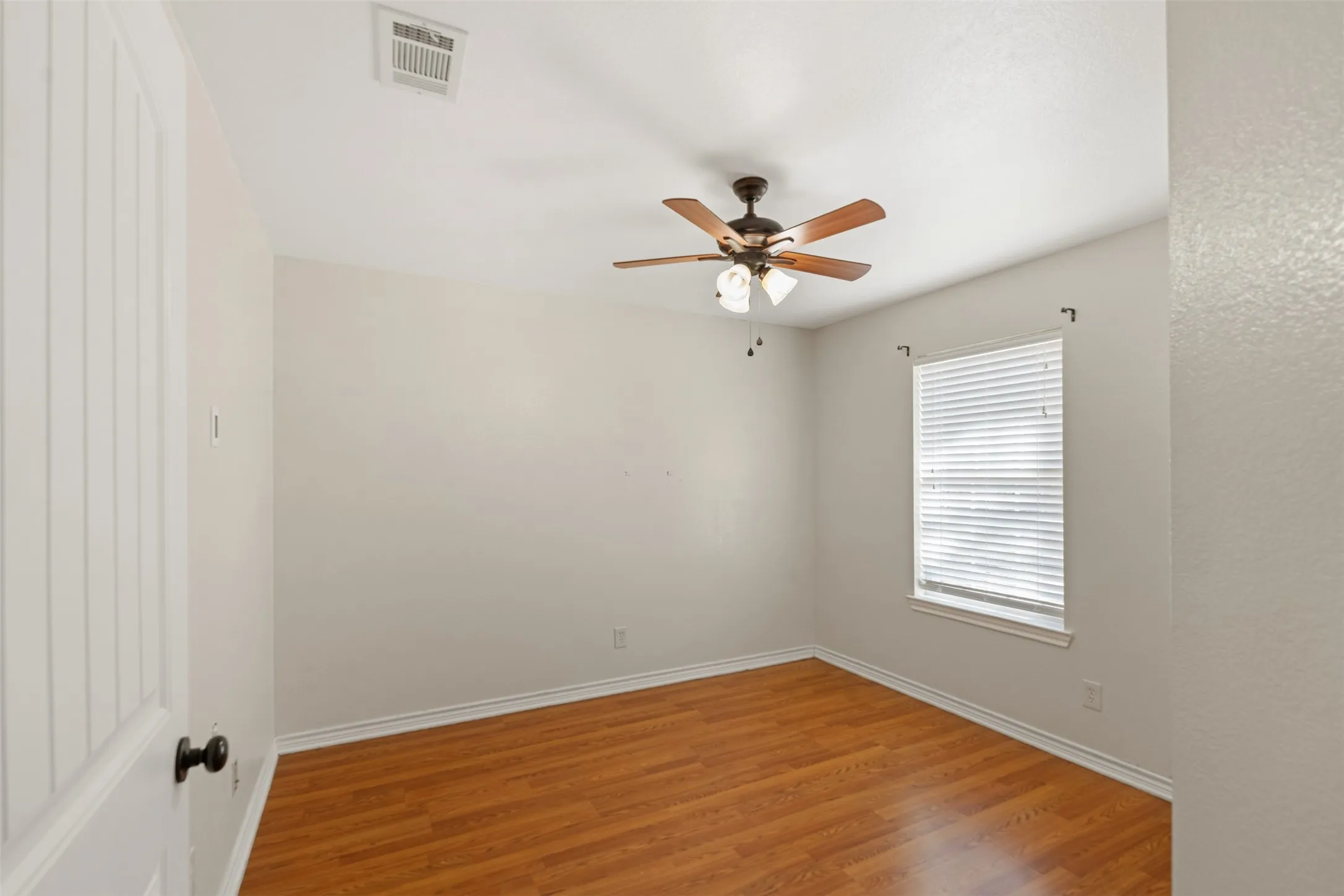 Single Family Residence For Sale in Henderson County , 101 Driftwood Drive, Trinidad, Texas 75163, 3 Bedroom, 2 Bathroom, 2 Garage spaces, 1,815 Sqft, built in 2013, Preowned, mls#21180519, Real Estate Agent in Trinidad, Homes For Sale in Henderson county, Homes For Sale in Trinidad, Realtor in Trinidad Texas, Real Estate Brokerage Independent Realty Texas, Luminita Cordes Realtor