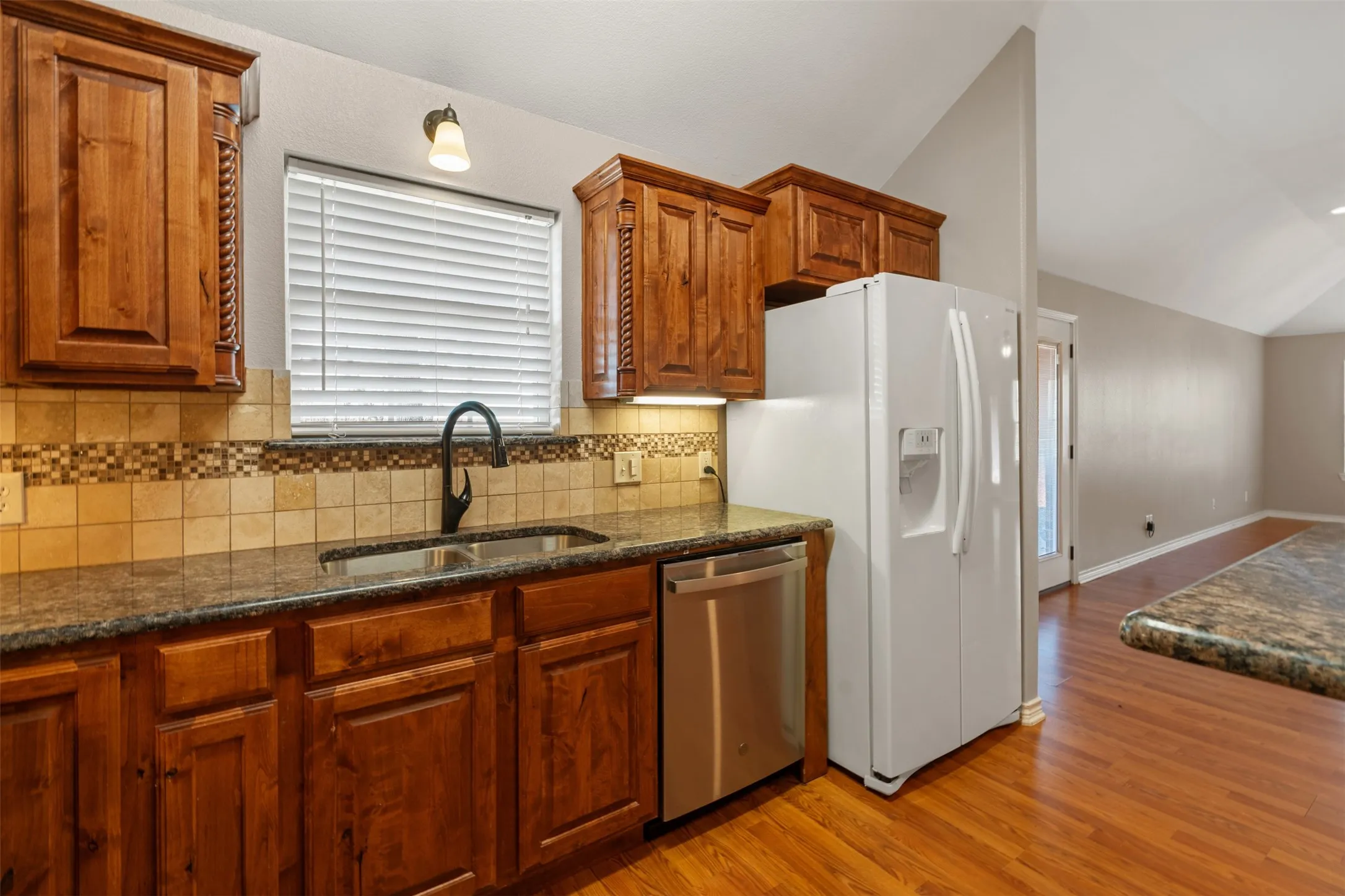 Single Family Residence For Sale in Henderson County , 101 Driftwood Drive, Trinidad, Texas 75163, 3 Bedroom, 2 Bathroom, 2 Garage spaces, 1,815 Sqft, built in 2013, Preowned, mls#21180519, Real Estate Agent in Trinidad, Homes For Sale in Henderson county, Homes For Sale in Trinidad, Realtor in Trinidad Texas, Real Estate Brokerage Independent Realty Texas, Luminita Cordes Realtor
