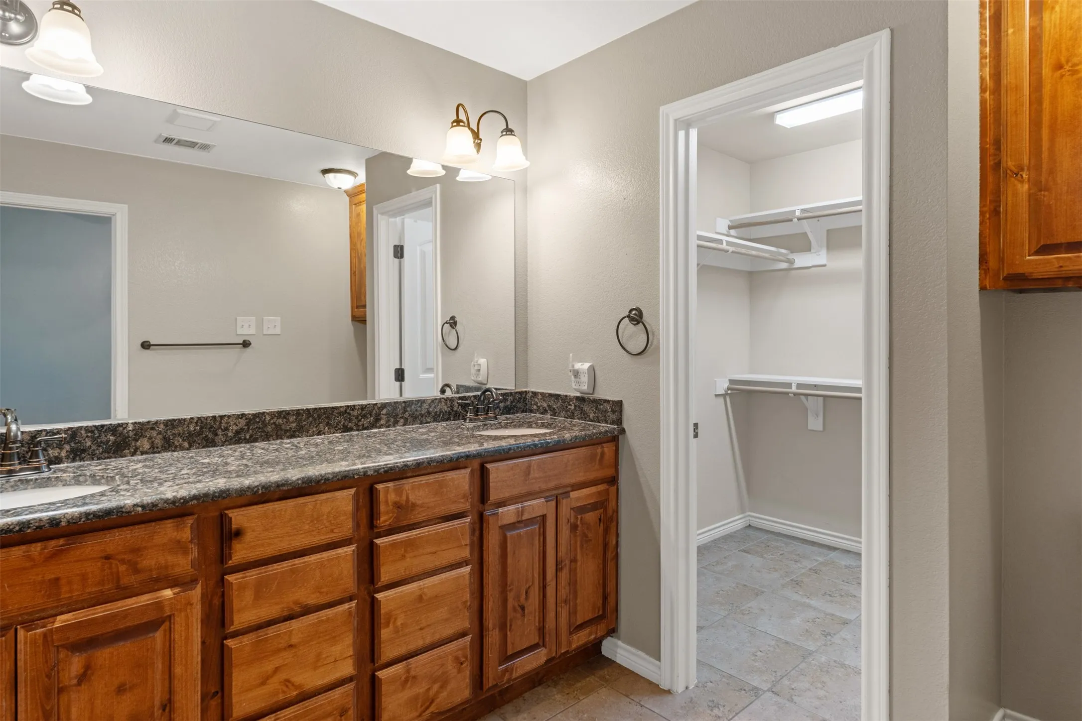 Single Family Residence For Sale in Henderson County , 101 Driftwood Drive, Trinidad, Texas 75163, 3 Bedroom, 2 Bathroom, 2 Garage spaces, 1,815 Sqft, built in 2013, Preowned, mls#21180519, Real Estate Agent in Trinidad, Homes For Sale in Henderson county, Homes For Sale in Trinidad, Realtor in Trinidad Texas, Real Estate Brokerage Independent Realty Texas, Luminita Cordes Realtor