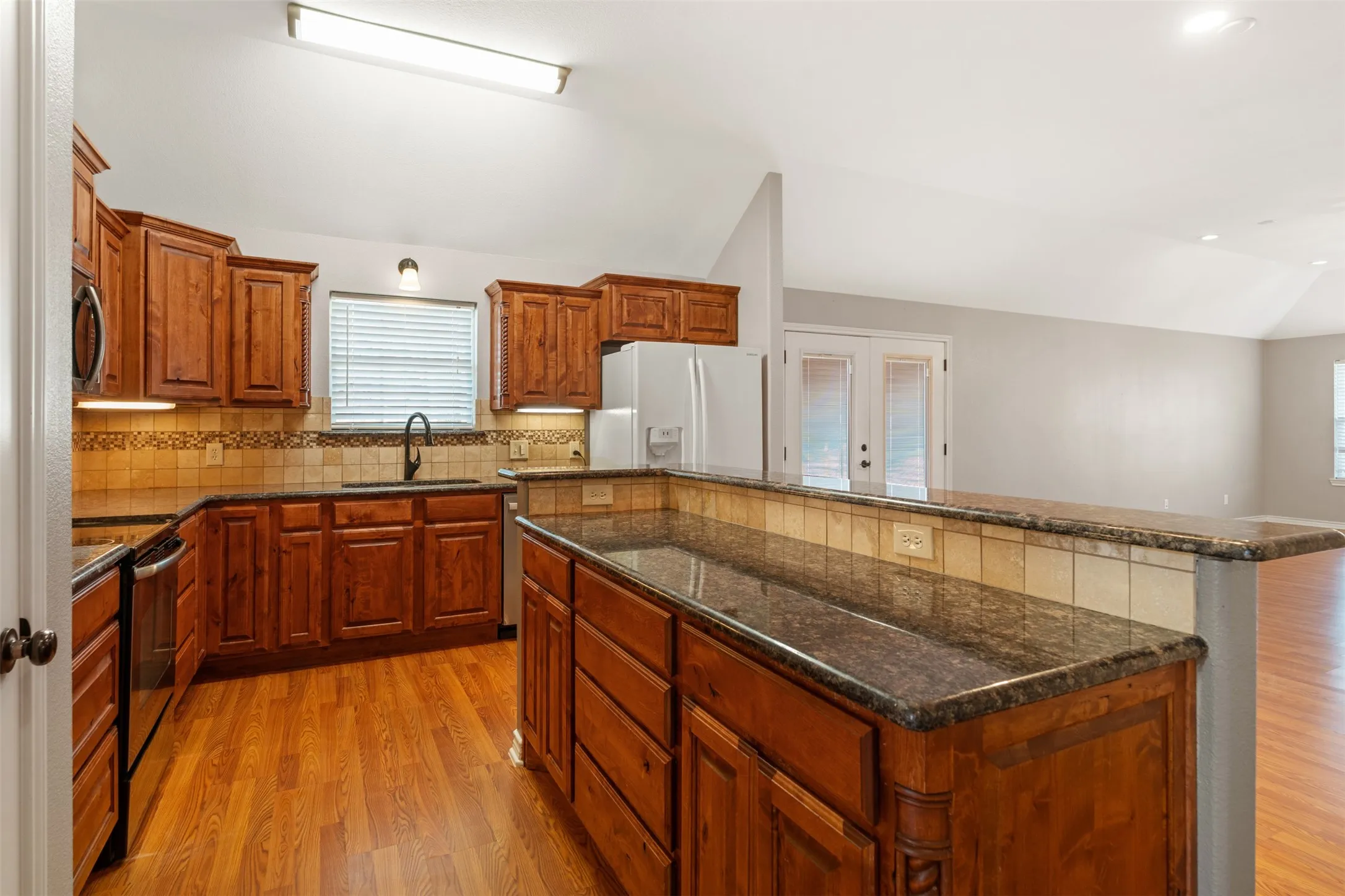 Single Family Residence For Sale in Henderson County , 101 Driftwood Drive, Trinidad, Texas 75163, 3 Bedroom, 2 Bathroom, 2 Garage spaces, 1,815 Sqft, built in 2013, Preowned, mls#21180519, Real Estate Agent in Trinidad, Homes For Sale in Henderson county, Homes For Sale in Trinidad, Realtor in Trinidad Texas, Real Estate Brokerage Independent Realty Texas, Luminita Cordes Realtor