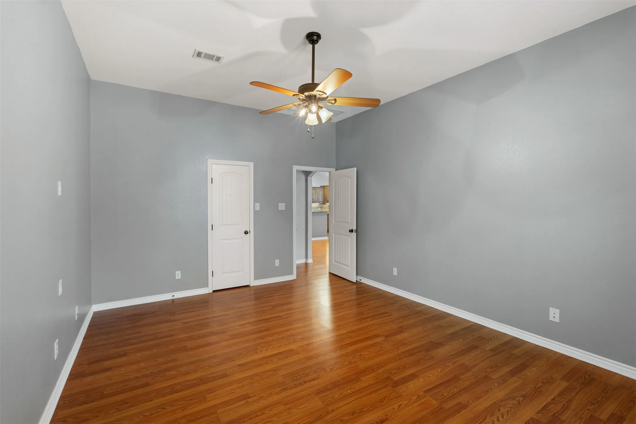 Single Family Residence For Sale in Henderson County , 101 Driftwood Drive, Trinidad, Texas 75163, 3 Bedroom, 2 Bathroom, 2 Garage spaces, 1,815 Sqft, built in 2013, Preowned, mls#21180519, Real Estate Agent in Trinidad, Homes For Sale in Henderson county, Homes For Sale in Trinidad, Realtor in Trinidad Texas, Real Estate Brokerage Independent Realty Texas, Luminita Cordes Realtor