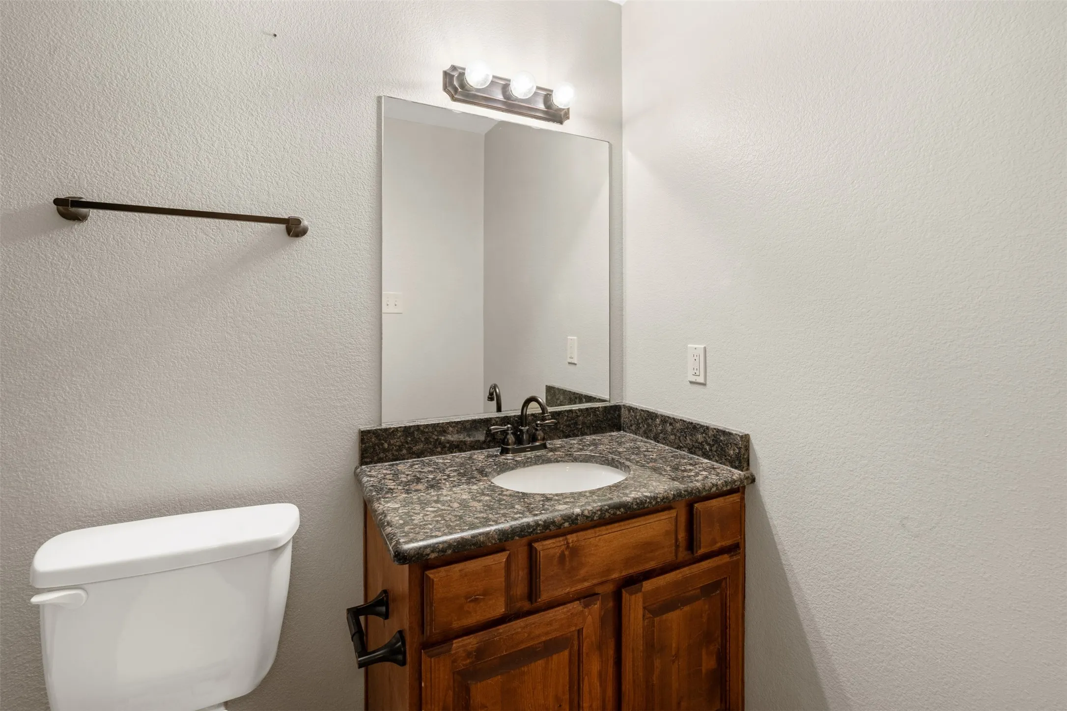 Single Family Residence For Sale in Henderson County , 101 Driftwood Drive, Trinidad, Texas 75163, 3 Bedroom, 2 Bathroom, 2 Garage spaces, 1,815 Sqft, built in 2013, Preowned, mls#21180519, Real Estate Agent in Trinidad, Homes For Sale in Henderson county, Homes For Sale in Trinidad, Realtor in Trinidad Texas, Real Estate Brokerage Independent Realty Texas, Luminita Cordes Realtor