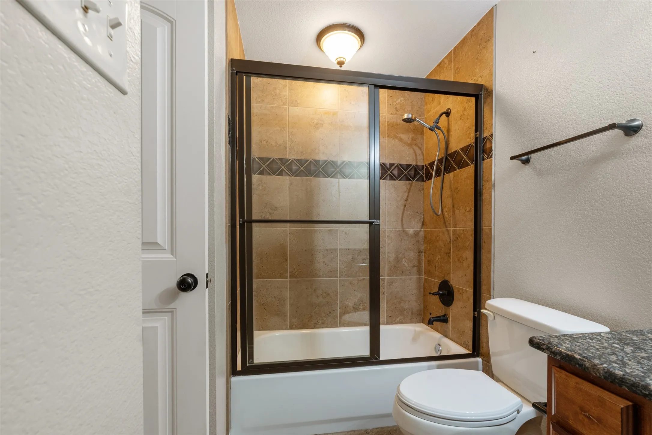 Single Family Residence For Sale in Henderson County , 101 Driftwood Drive, Trinidad, Texas 75163, 3 Bedroom, 2 Bathroom, 2 Garage spaces, 1,815 Sqft, built in 2013, Preowned, mls#21180519, Real Estate Agent in Trinidad, Homes For Sale in Henderson county, Homes For Sale in Trinidad, Realtor in Trinidad Texas, Real Estate Brokerage Independent Realty Texas, Luminita Cordes Realtor