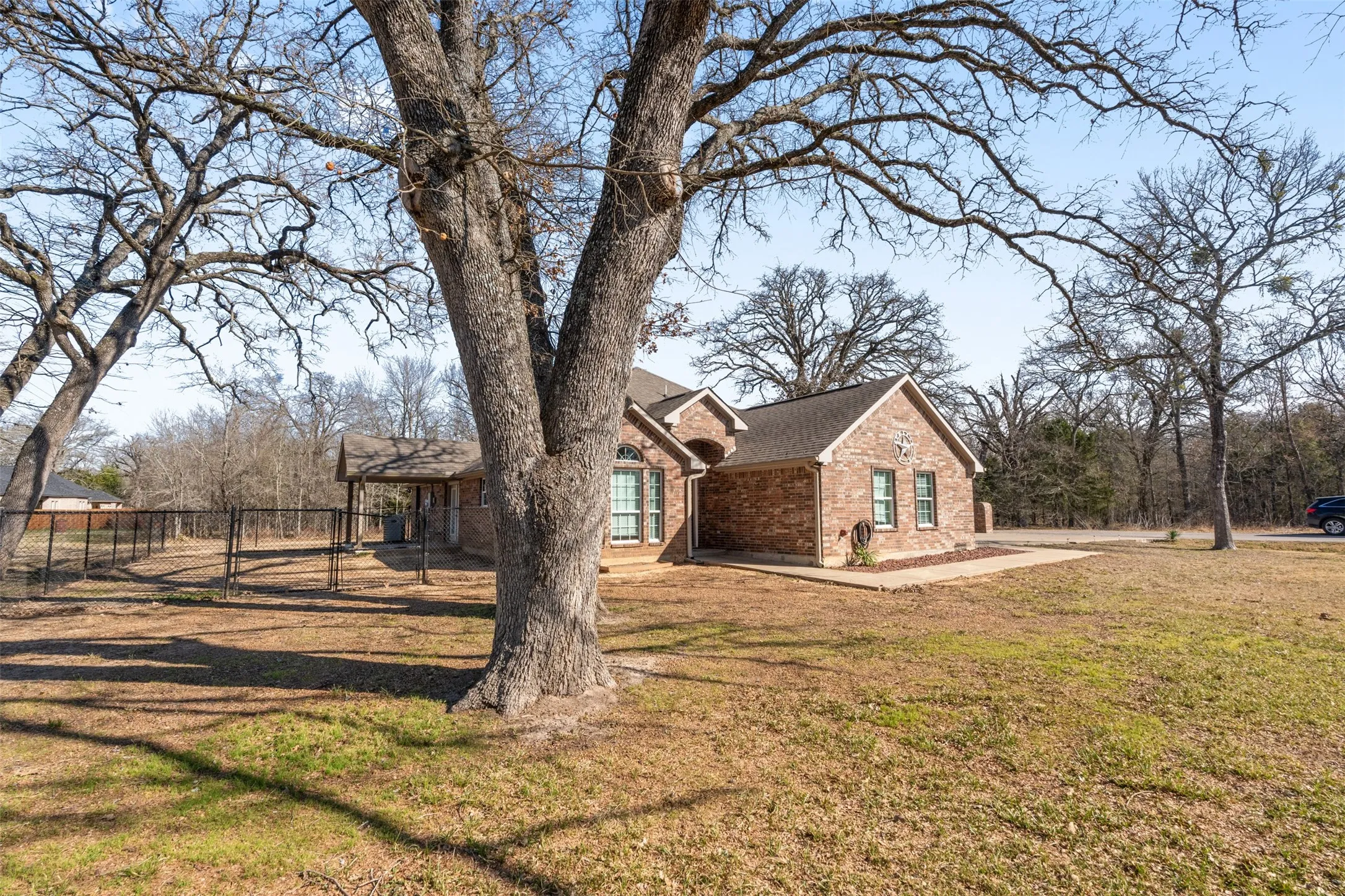 Single Family Residence For Sale in Henderson County , 101 Driftwood Drive, Trinidad, Texas 75163, 3 Bedroom, 2 Bathroom, 2 Garage spaces, 1,815 Sqft, built in 2013, Preowned, mls#21180519, Real Estate Agent in Trinidad, Homes For Sale in Henderson county, Homes For Sale in Trinidad, Realtor in Trinidad Texas, Real Estate Brokerage Independent Realty Texas, Luminita Cordes Realtor