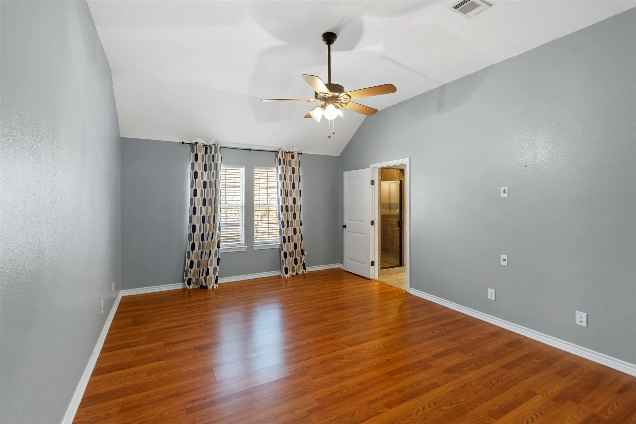 Single Family Residence For Sale in Henderson County , 101 Driftwood Drive, Trinidad, Texas 75163, 3 Bedroom, 2 Bathroom, 2 Garage spaces, 1,815 Sqft, built in 2013, Preowned, mls#21180519, Real Estate Agent in Trinidad, Homes For Sale in Henderson county, Homes For Sale in Trinidad, Realtor in Trinidad Texas, Real Estate Brokerage Independent Realty Texas, Luminita Cordes Realtor