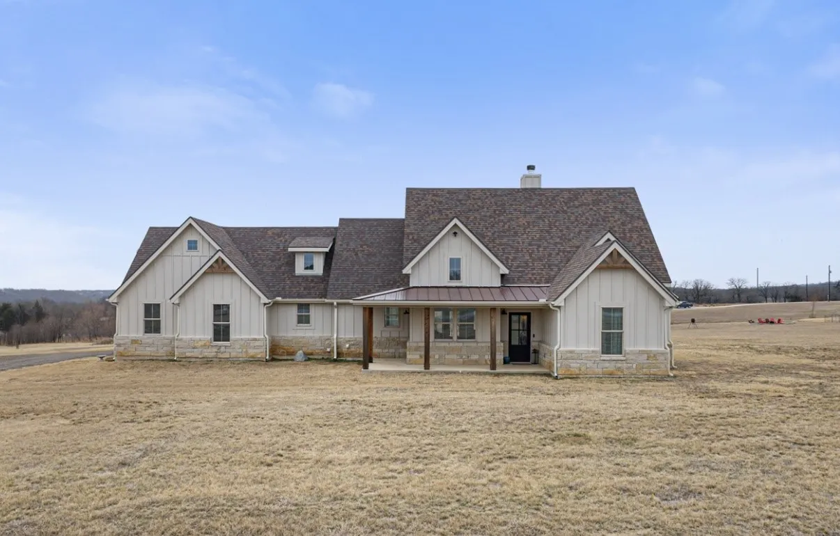 Single Family Residence For Sale in Montague County , 476 Silver Leaf Drive, Sunset, Texas 76270, 3 Bedroom, 4 Bathroom, 2 Garage spaces, 2,268 Sqft, built in 2022, mls#21177518, Real Estate Agent in Sunset, Homes For Sale in Montague county, Homes For Sale in Sunset, Realtor in Sunset Texas, Real Estate Brokerage Independent Realty Texas, Luminita Cordes Realtor