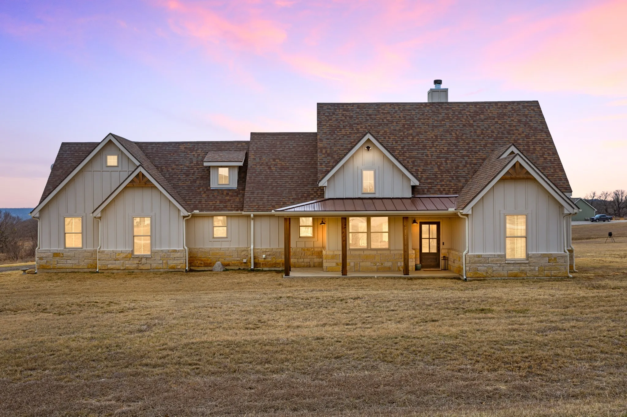 Single Family Residence For Sale in Montague County , 476 Silver Leaf Drive, Sunset, Texas 76270, 3 Bedroom, 4 Bathroom, 2 Garage spaces, 2,268 Sqft, built in 2022, mls#21177518, Real Estate Agent in Sunset, Homes For Sale in Montague county, Homes For Sale in Sunset, Realtor in Sunset Texas, Real Estate Brokerage Independent Realty Texas, Luminita Cordes Realtor