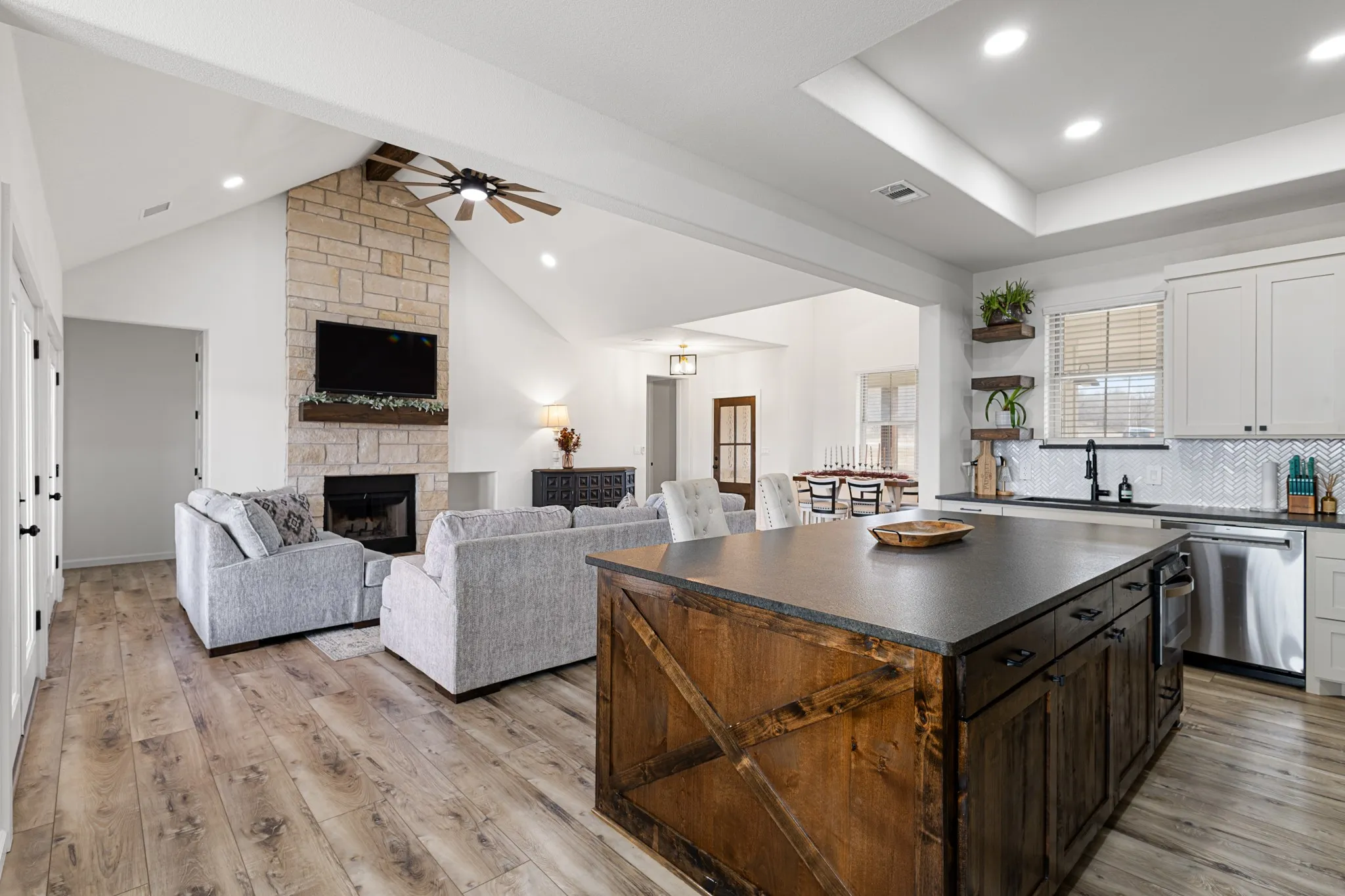 Single Family Residence For Sale in Montague County , 476 Silver Leaf Drive, Sunset, Texas 76270, 3 Bedroom, 4 Bathroom, 2 Garage spaces, 2,268 Sqft, built in 2022, mls#21177518, Real Estate Agent in Sunset, Homes For Sale in Montague county, Homes For Sale in Sunset, Realtor in Sunset Texas, Real Estate Brokerage Independent Realty Texas, Luminita Cordes Realtor