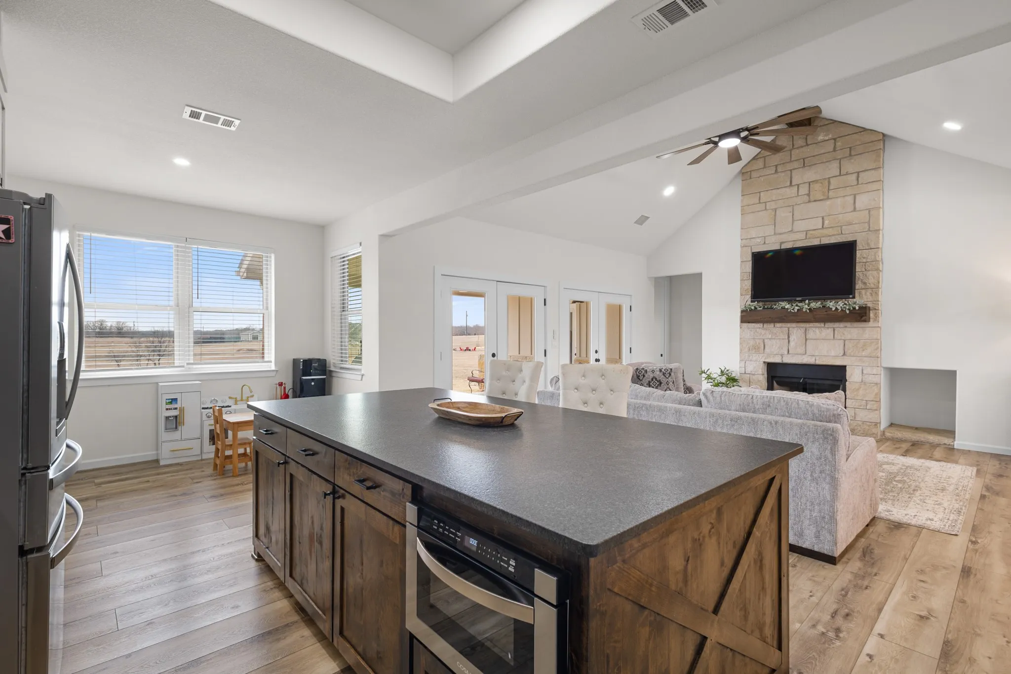 Single Family Residence For Sale in Montague County , 476 Silver Leaf Drive, Sunset, Texas 76270, 3 Bedroom, 4 Bathroom, 2 Garage spaces, 2,268 Sqft, built in 2022, mls#21177518, Real Estate Agent in Sunset, Homes For Sale in Montague county, Homes For Sale in Sunset, Realtor in Sunset Texas, Real Estate Brokerage Independent Realty Texas, Luminita Cordes Realtor