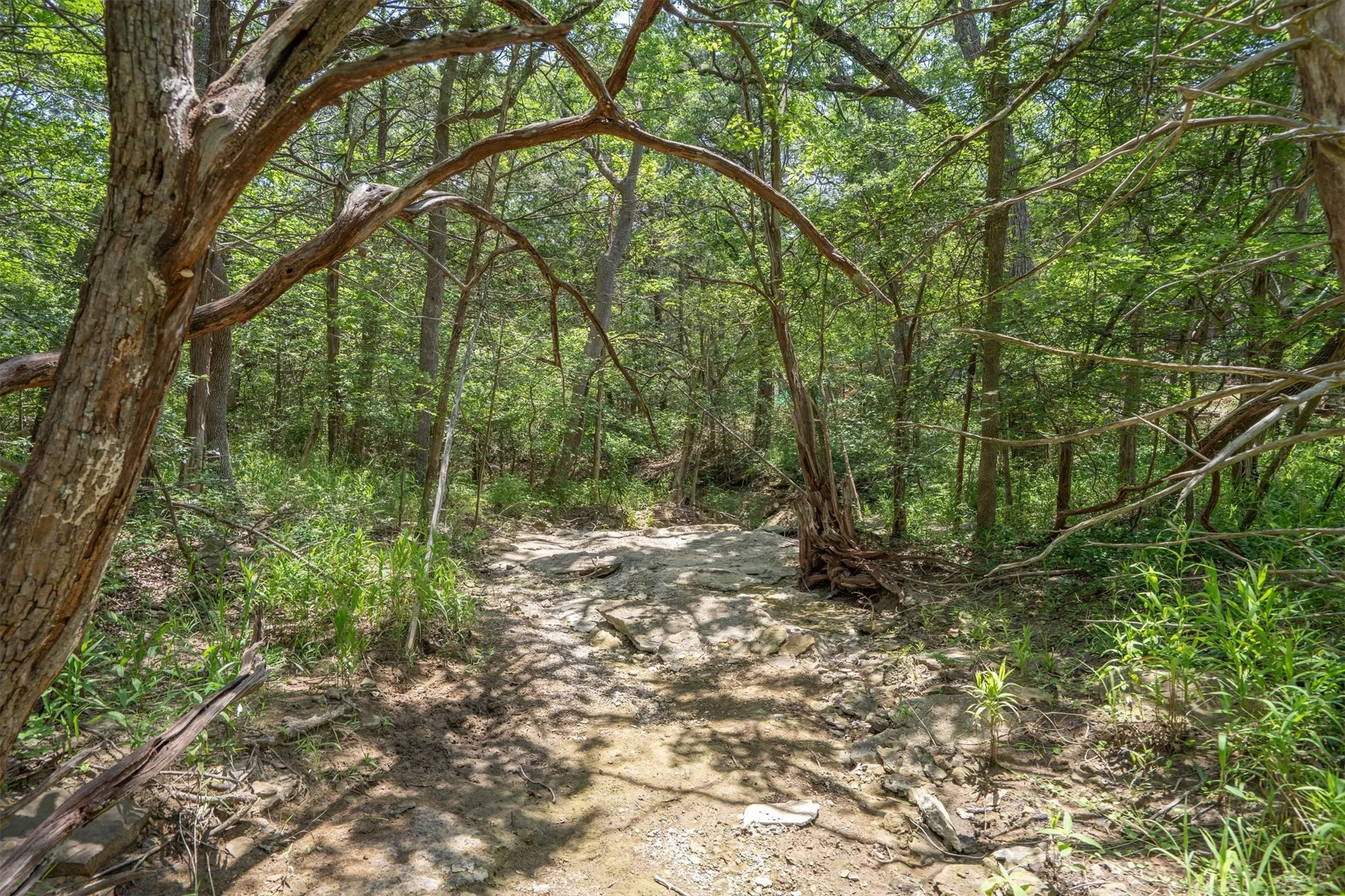 Single Family Residence For Sale in Grayson County , 75 Lakepoint Loop, Pottsboro, Texas 75076, 3 Bedroom, 3 Bathroom, 2 Garage spaces, 2,213 Sqft, built in 1987, mls#21163857, Real Estate Agent in Pottsboro, Homes For Sale in Grayson county, Homes For Sale in Pottsboro, Realtor in Pottsboro Texas, Real Estate Brokerage Independent Realty Texas, Luminita Cordes Realtor