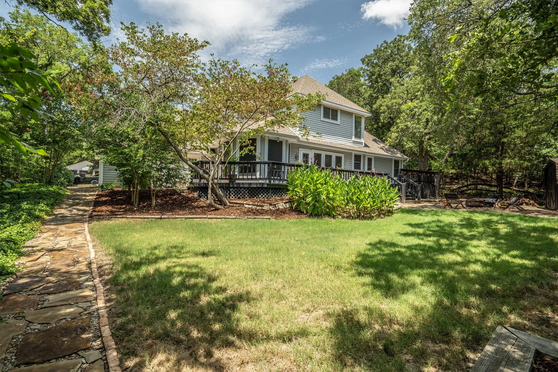 Single Family Residence For Sale in Grayson County , 75 Lakepoint Loop, Pottsboro, Texas 75076, 3 Bedroom, 3 Bathroom, 2 Garage spaces, 2,213 Sqft, built in 1987, mls#21163857, Real Estate Agent in Pottsboro, Homes For Sale in Grayson county, Homes For Sale in Pottsboro, Realtor in Pottsboro Texas, Real Estate Brokerage Independent Realty Texas, Luminita Cordes Realtor