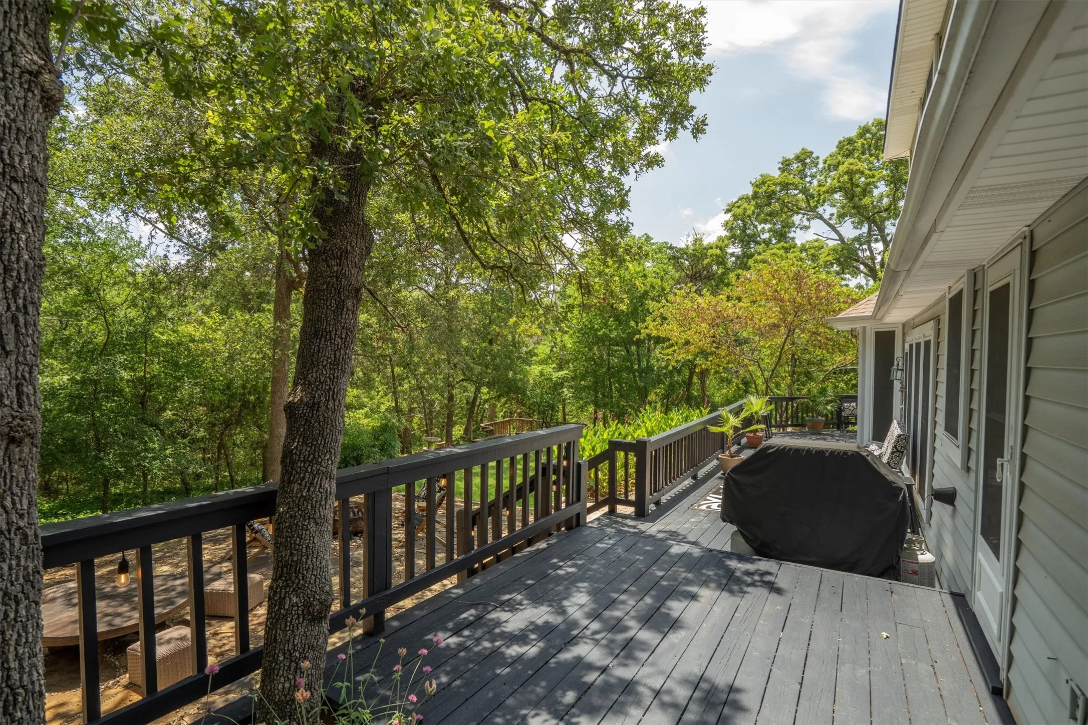 Single Family Residence For Sale in Grayson County , 75 Lakepoint Loop, Pottsboro, Texas 75076, 3 Bedroom, 3 Bathroom, 2 Garage spaces, 2,213 Sqft, built in 1987, mls#21163857, Real Estate Agent in Pottsboro, Homes For Sale in Grayson county, Homes For Sale in Pottsboro, Realtor in Pottsboro Texas, Real Estate Brokerage Independent Realty Texas, Luminita Cordes Realtor
