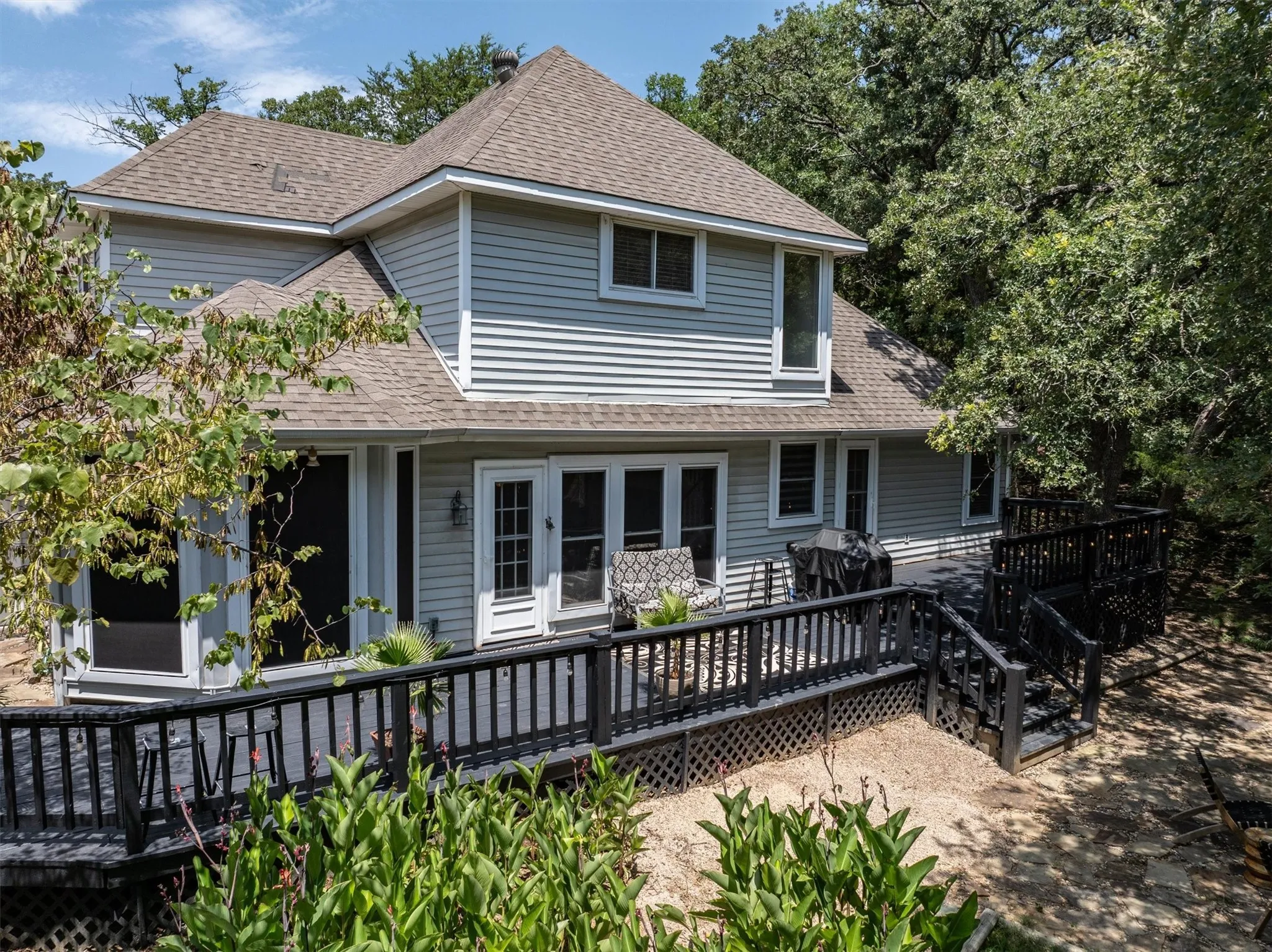 Single Family Residence For Sale in Grayson County , 75 Lakepoint Loop, Pottsboro, Texas 75076, 3 Bedroom, 3 Bathroom, 2 Garage spaces, 2,213 Sqft, built in 1987, mls#21163857, Real Estate Agent in Pottsboro, Homes For Sale in Grayson county, Homes For Sale in Pottsboro, Realtor in Pottsboro Texas, Real Estate Brokerage Independent Realty Texas, Luminita Cordes Realtor