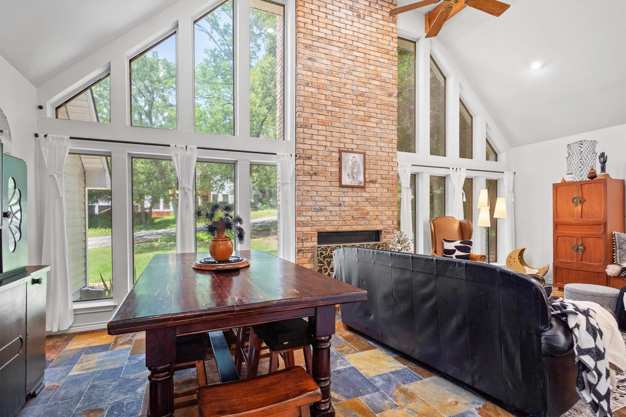 Single Family Residence For Sale in Grayson County , 75 Lakepoint Loop, Pottsboro, Texas 75076, 3 Bedroom, 3 Bathroom, 2 Garage spaces, 2,213 Sqft, built in 1987, mls#21163857, Real Estate Agent in Pottsboro, Homes For Sale in Grayson county, Homes For Sale in Pottsboro, Realtor in Pottsboro Texas, Real Estate Brokerage Independent Realty Texas, Luminita Cordes Realtor