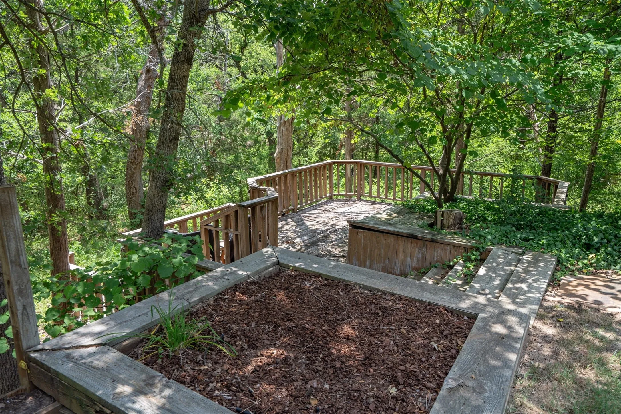 Single Family Residence For Sale in Grayson County , 75 Lakepoint Loop, Pottsboro, Texas 75076, 3 Bedroom, 3 Bathroom, 2 Garage spaces, 2,213 Sqft, built in 1987, mls#21163857, Real Estate Agent in Pottsboro, Homes For Sale in Grayson county, Homes For Sale in Pottsboro, Realtor in Pottsboro Texas, Real Estate Brokerage Independent Realty Texas, Luminita Cordes Realtor